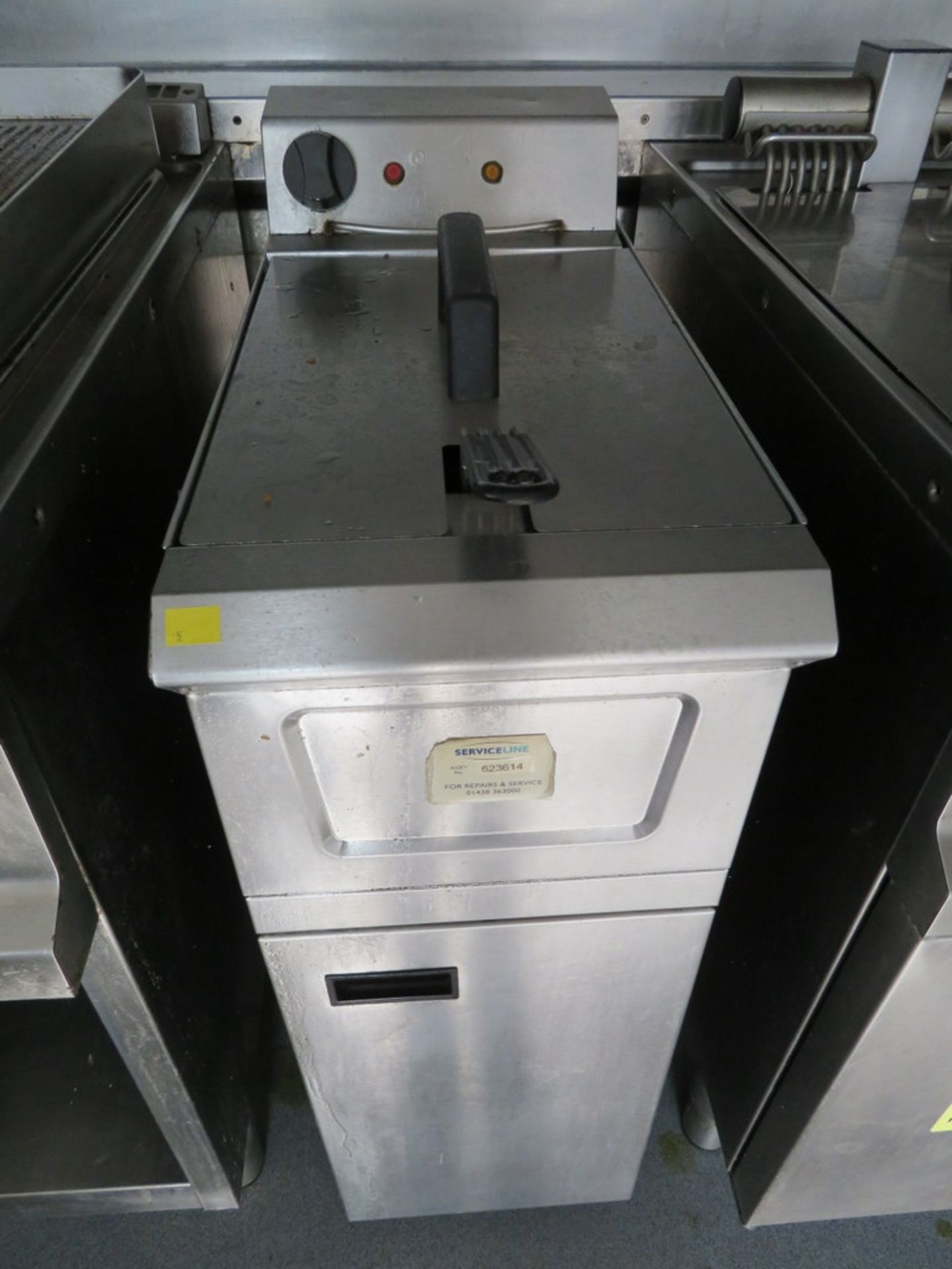 STAINLESS STEEL SINGLE BASKET ELECTRIC DEEP FAT FRYER