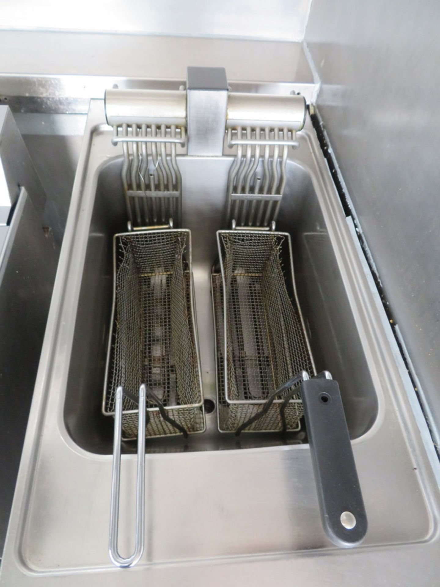 AMBACH STAINLESS STEEL TWIN BASKET ELECTRIC DEEP FAT FRYER - Image 2 of 4