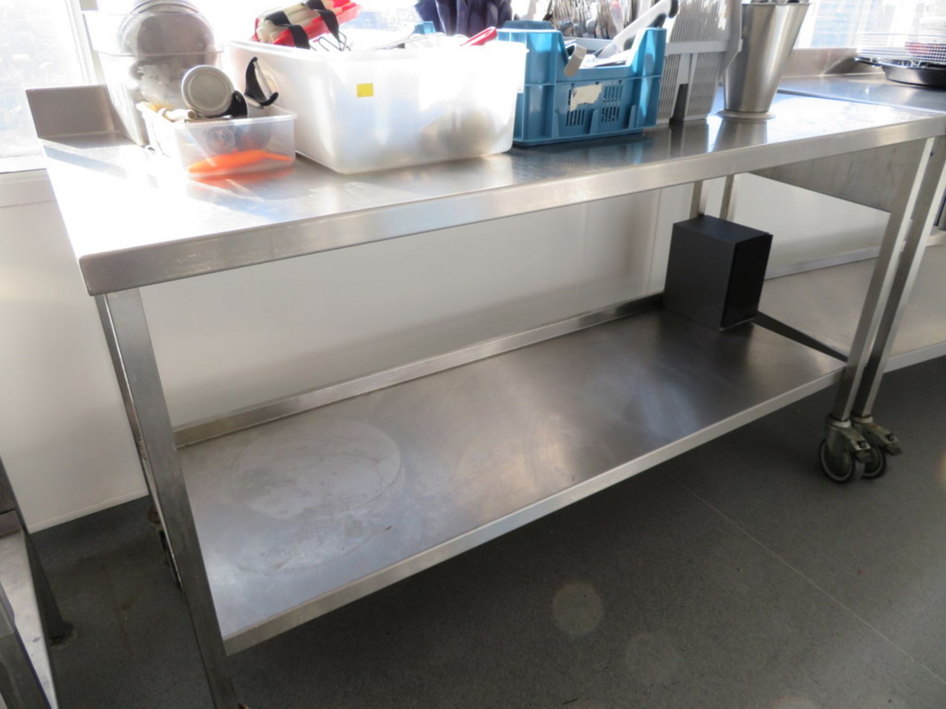 MOBILE STAINLESS STEEL PREP TABLE WITH SPLASHBACK AND UNDERTIER
