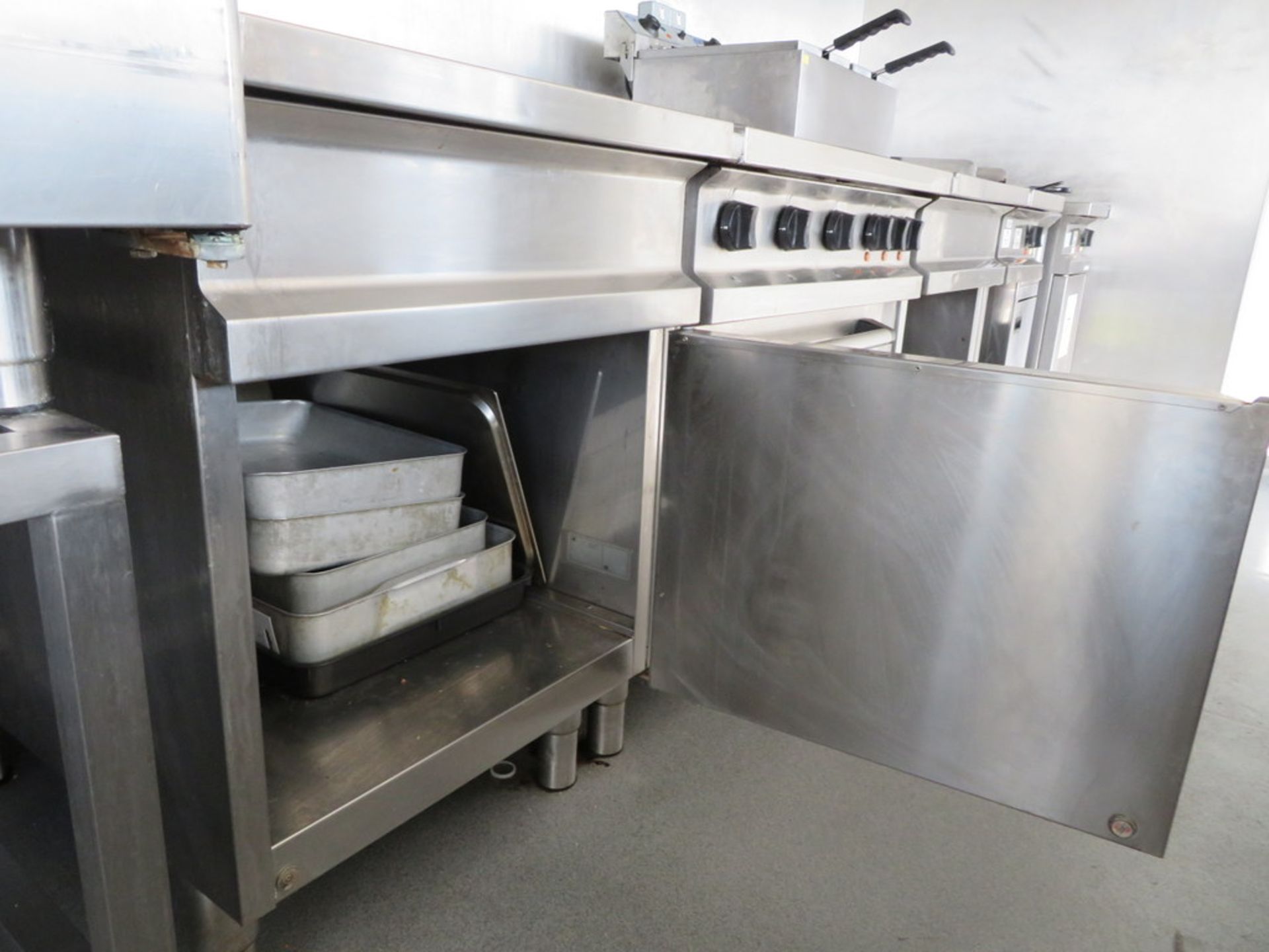 EXCLUSIVE RANGES MODEL EHE 80 STAINLESS STEEL COMMERCIAL COOKING RANGE - Image 10 of 10