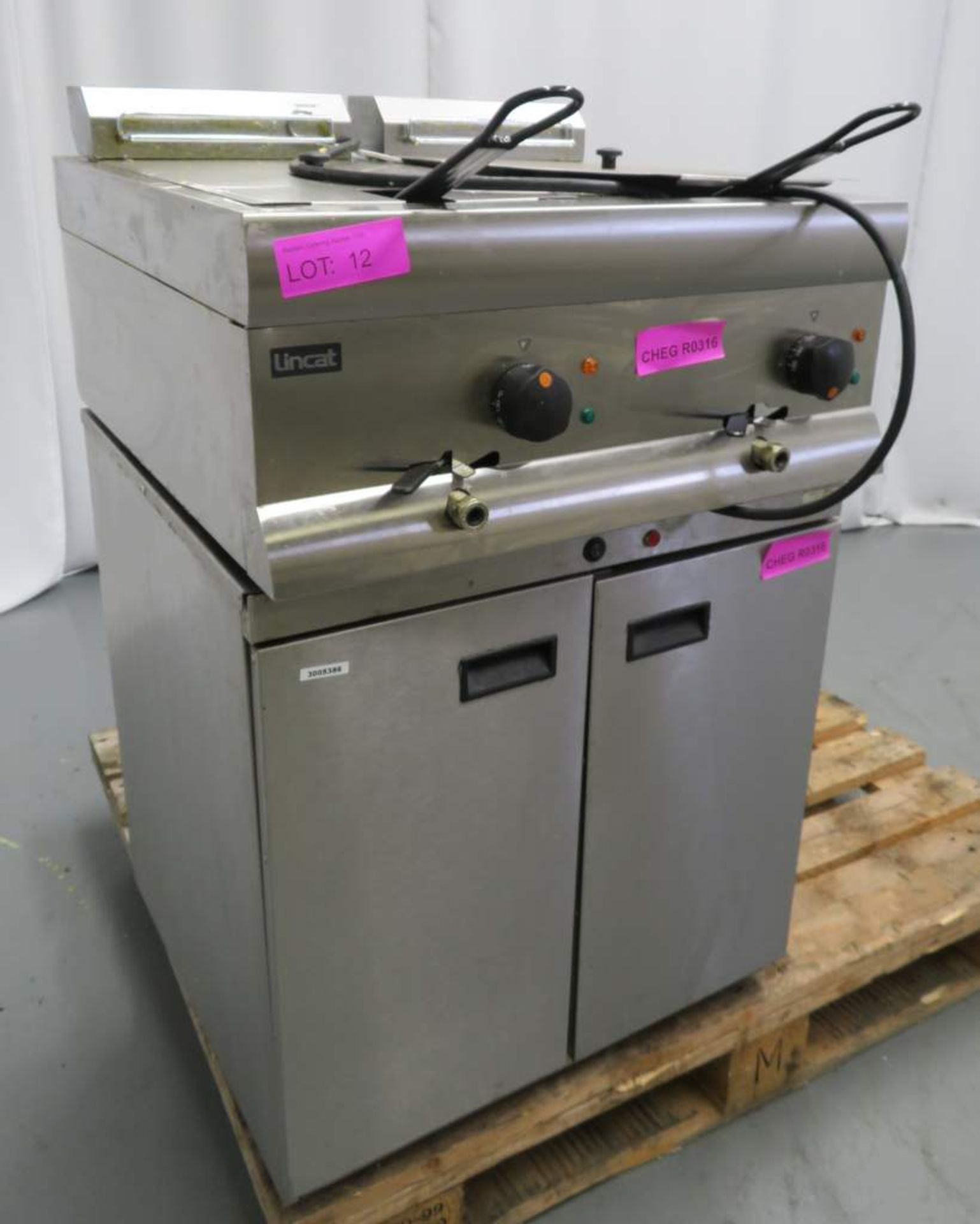 Lincat DF66 Pro-Lite Tabletop Fryer - 2 x 7Ltr & Falcon ProLite Double Door Pedestal.