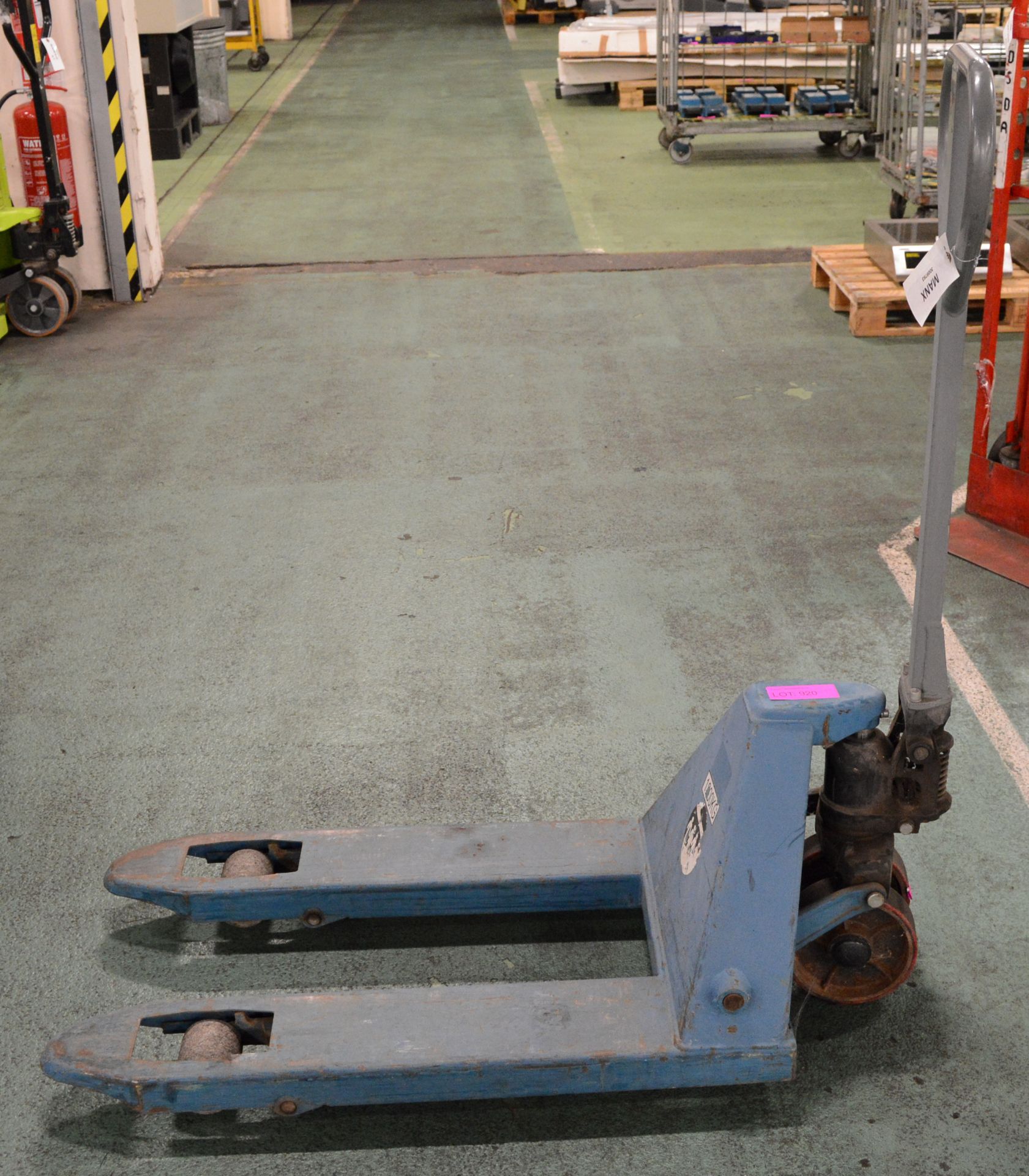 Pallet Truck - Euro Pallets.