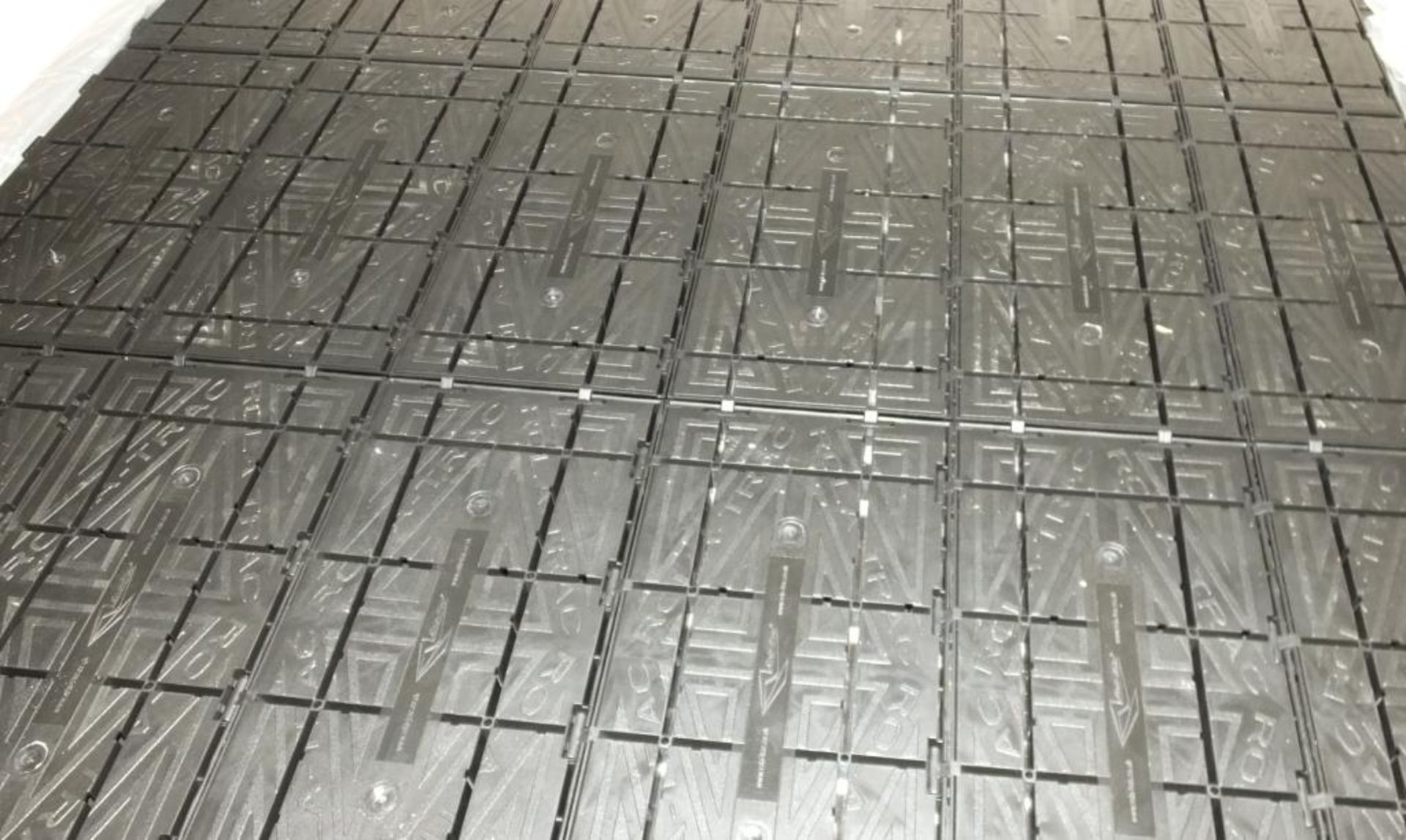 Rolatrac Flooring Black 50 sq Meters - Image 2 of 2