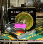 Gear Winch 2000lbs / 900kg.