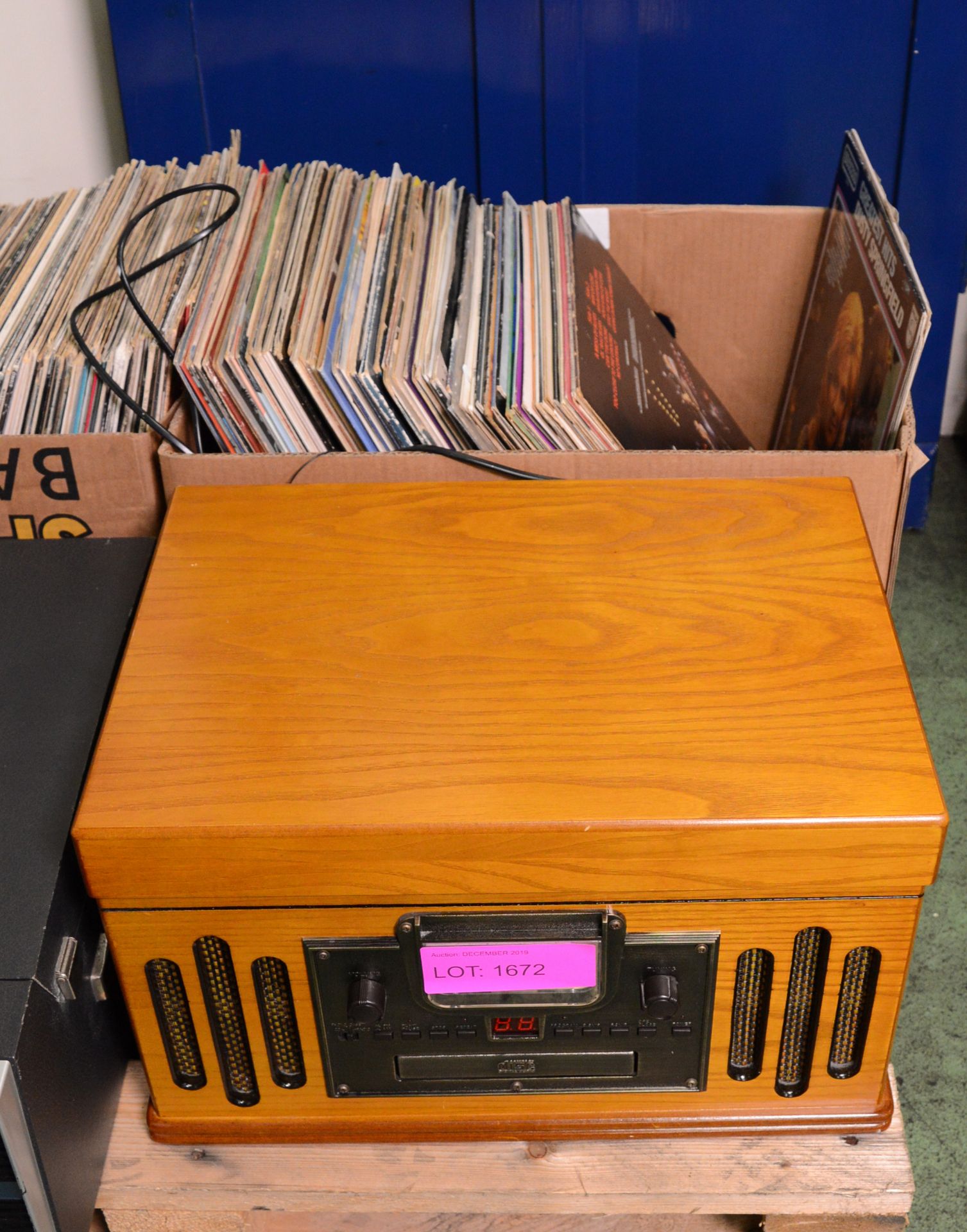 Scotts & Co Record Player with CD, Radio & Cassette. 70x LPs.