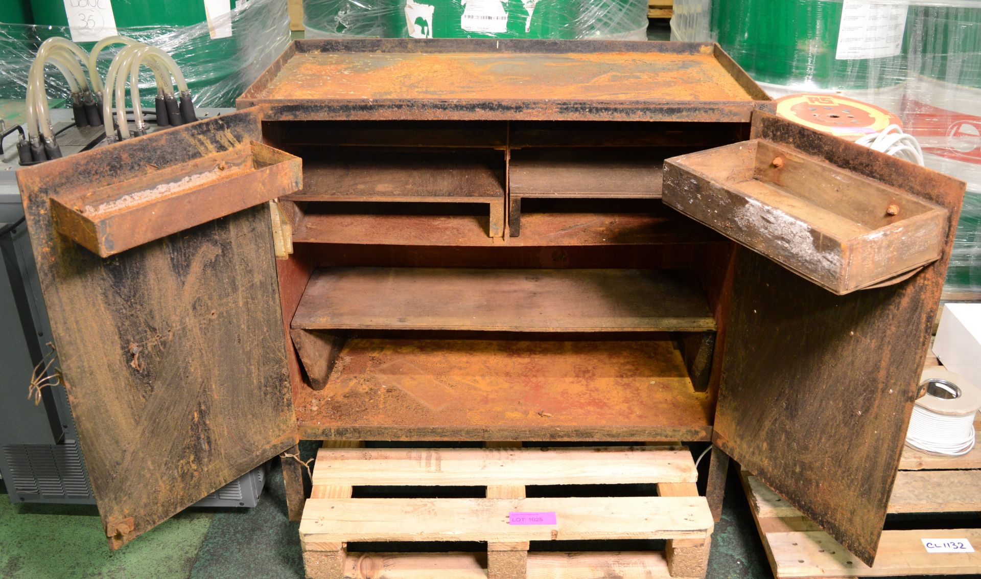 Heavy Steel Workbench / Cabinet W910 x D470 x H910mm.. - Image 2 of 2