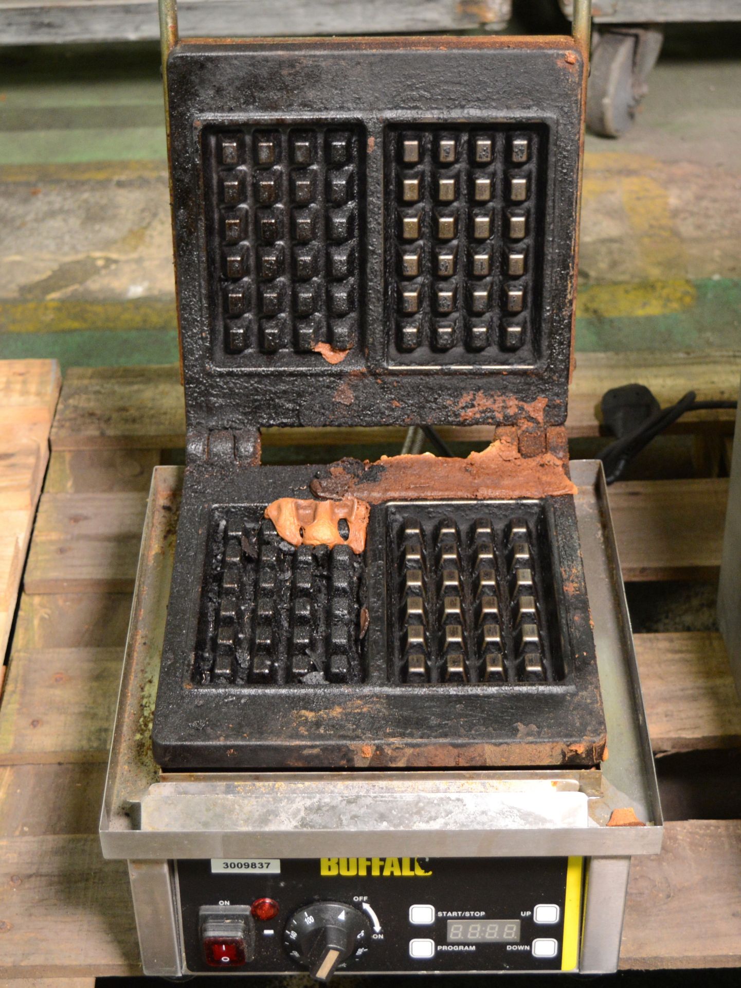 Buffalo Waffle Maker 2kW W305 x D235 x H400mm. - Image 2 of 2