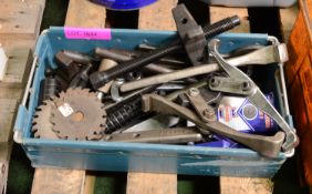 Assorted Tooling inc Sykes-Pickavant Pullers.