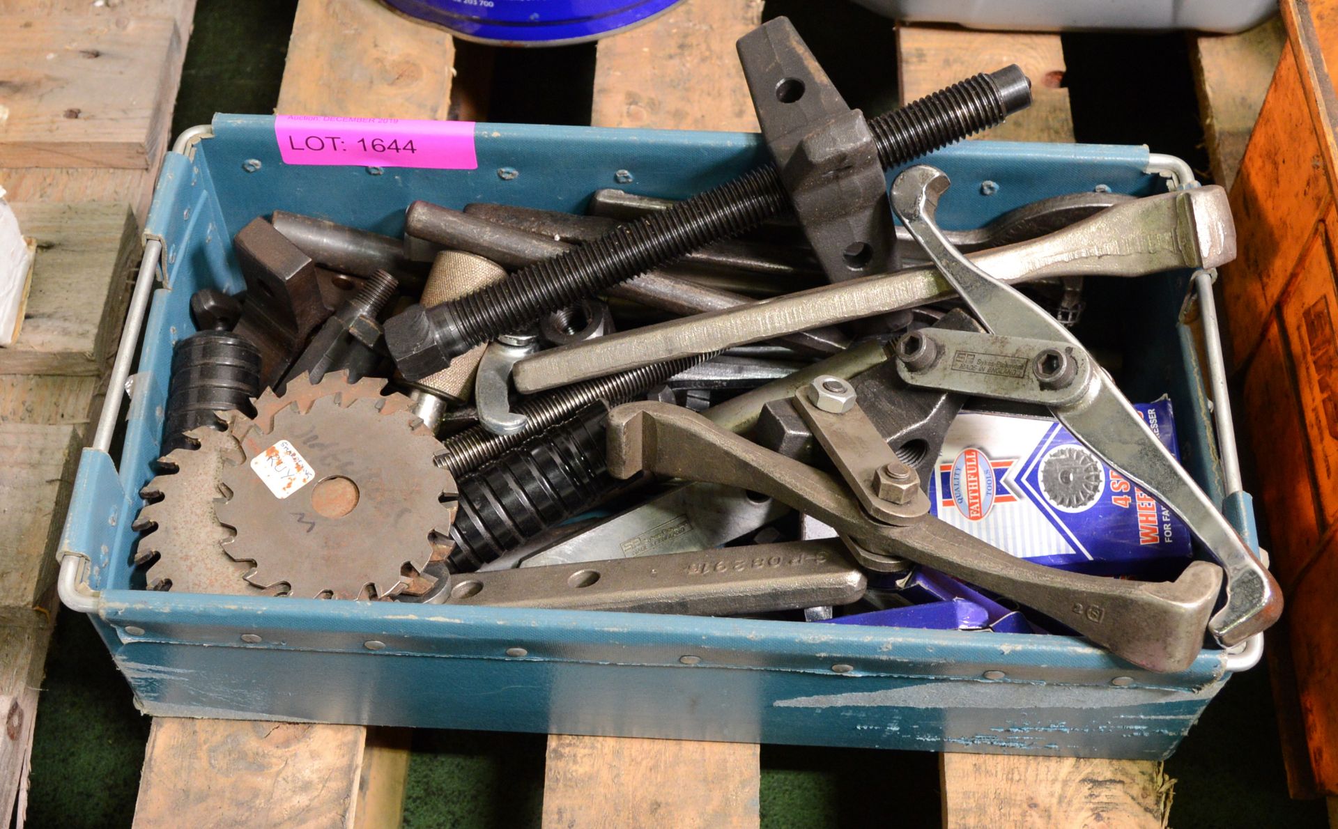 Assorted Tooling inc Sykes-Pickavant Pullers.