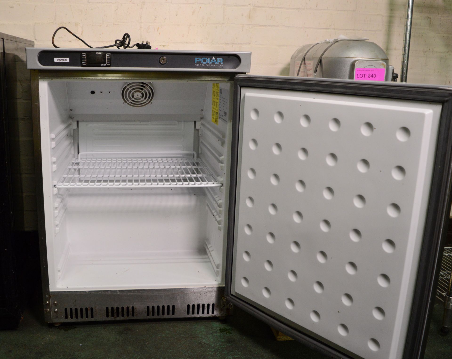 Polar Undercounter Fridge ST/STL D600 x W585 x H855mm. - Image 2 of 2