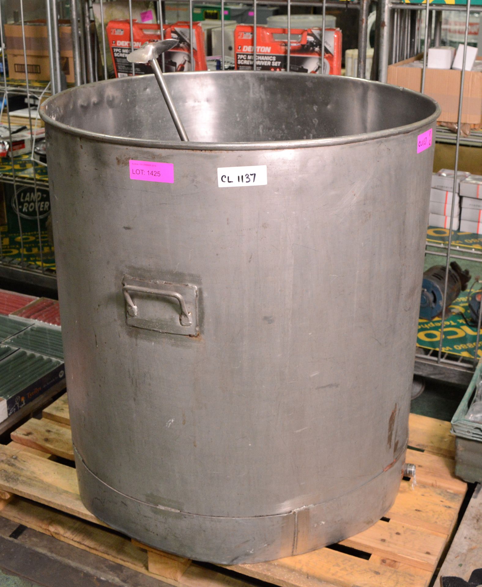 Stainless Steel Mixing Tank & Agitator Diameter 900mm Height 950mm.