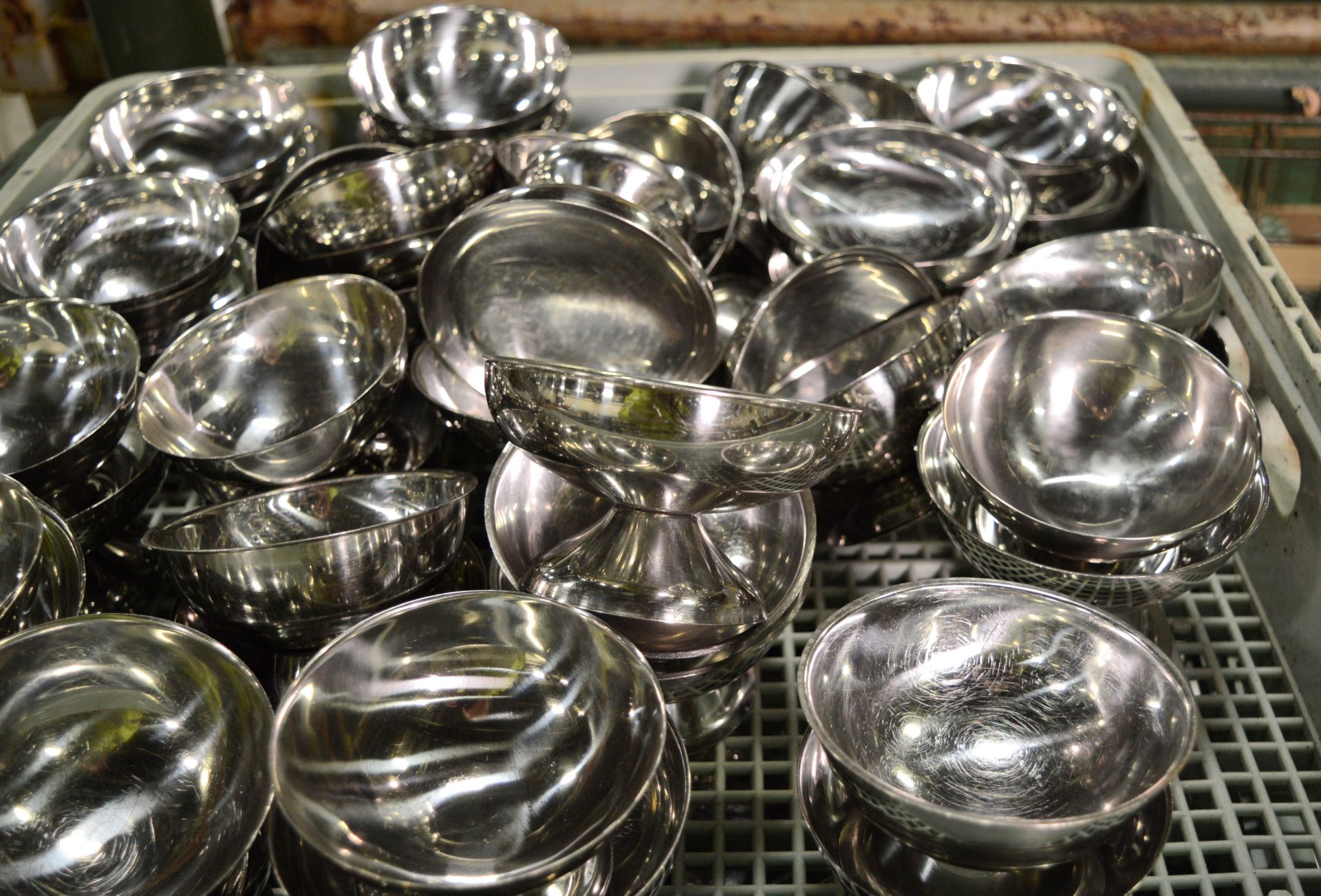 Cups, Stainless Steel,Bowls, Dishwasher Trays. - Image 3 of 3