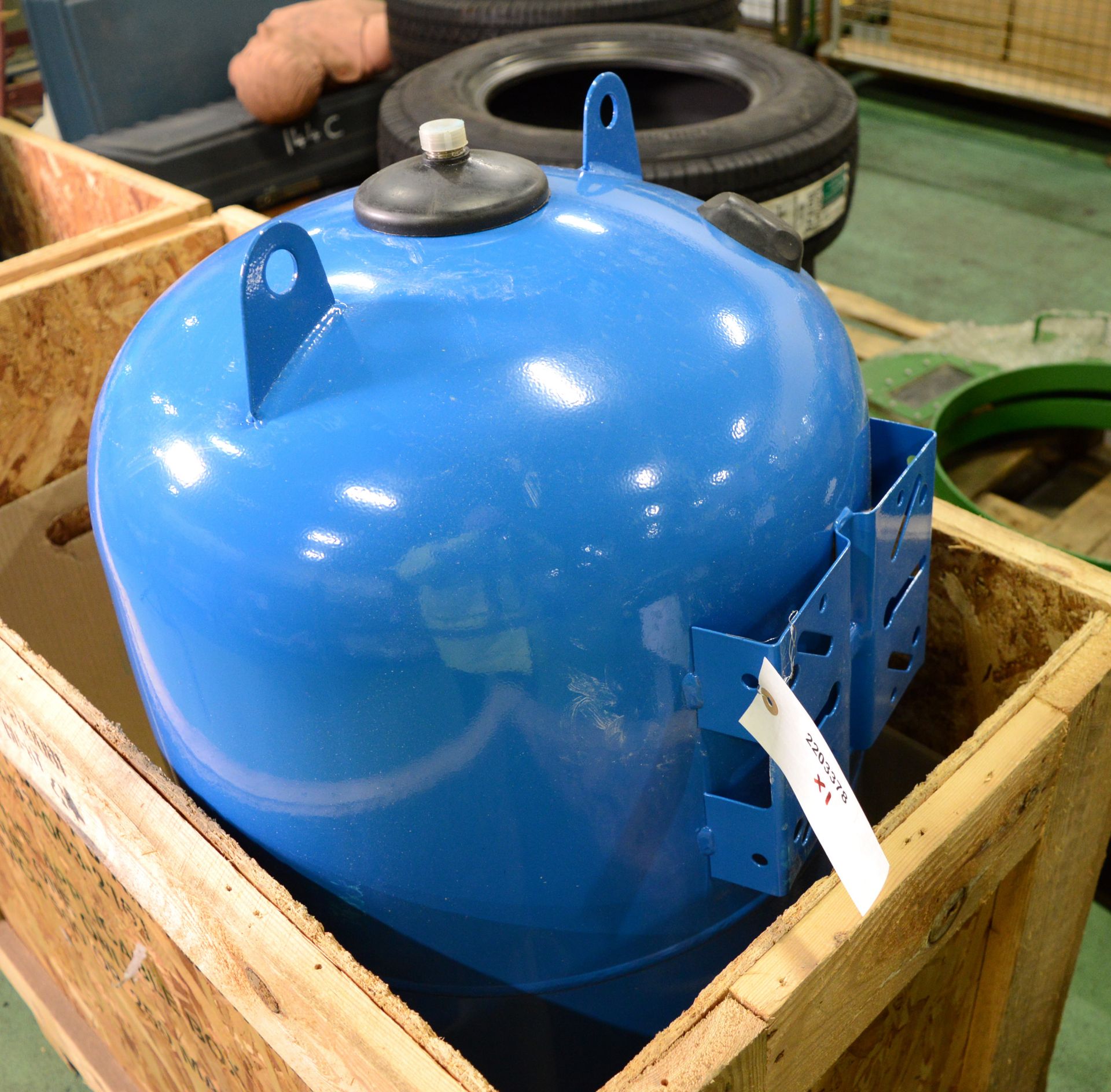 Boss 100ltr Expansion Vessel - Max Working Pressure 10bar. - Image 2 of 2