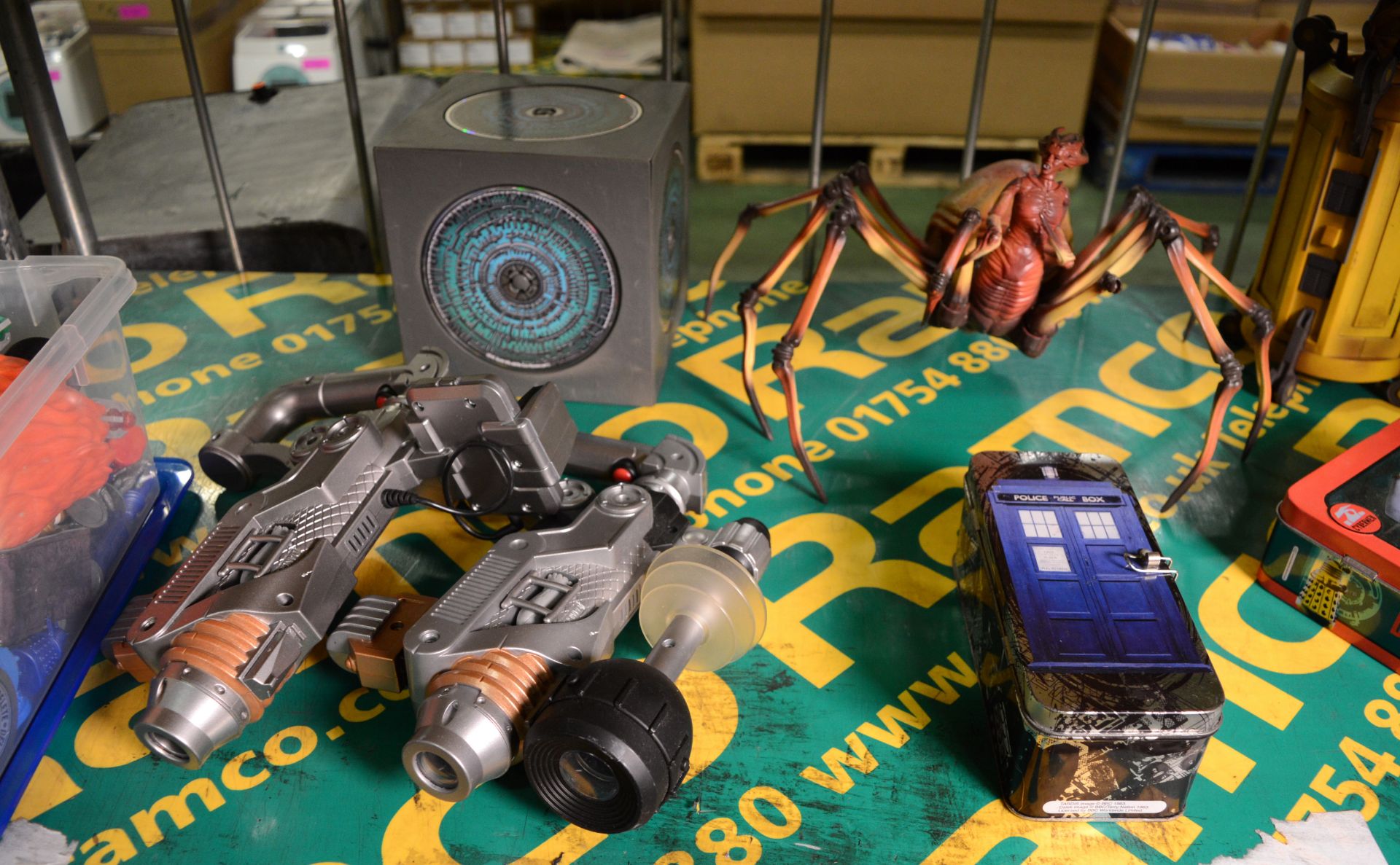 Dr Who Dalek, TARDIS, Figures, Canvas & Toy Guns. - Image 4 of 5