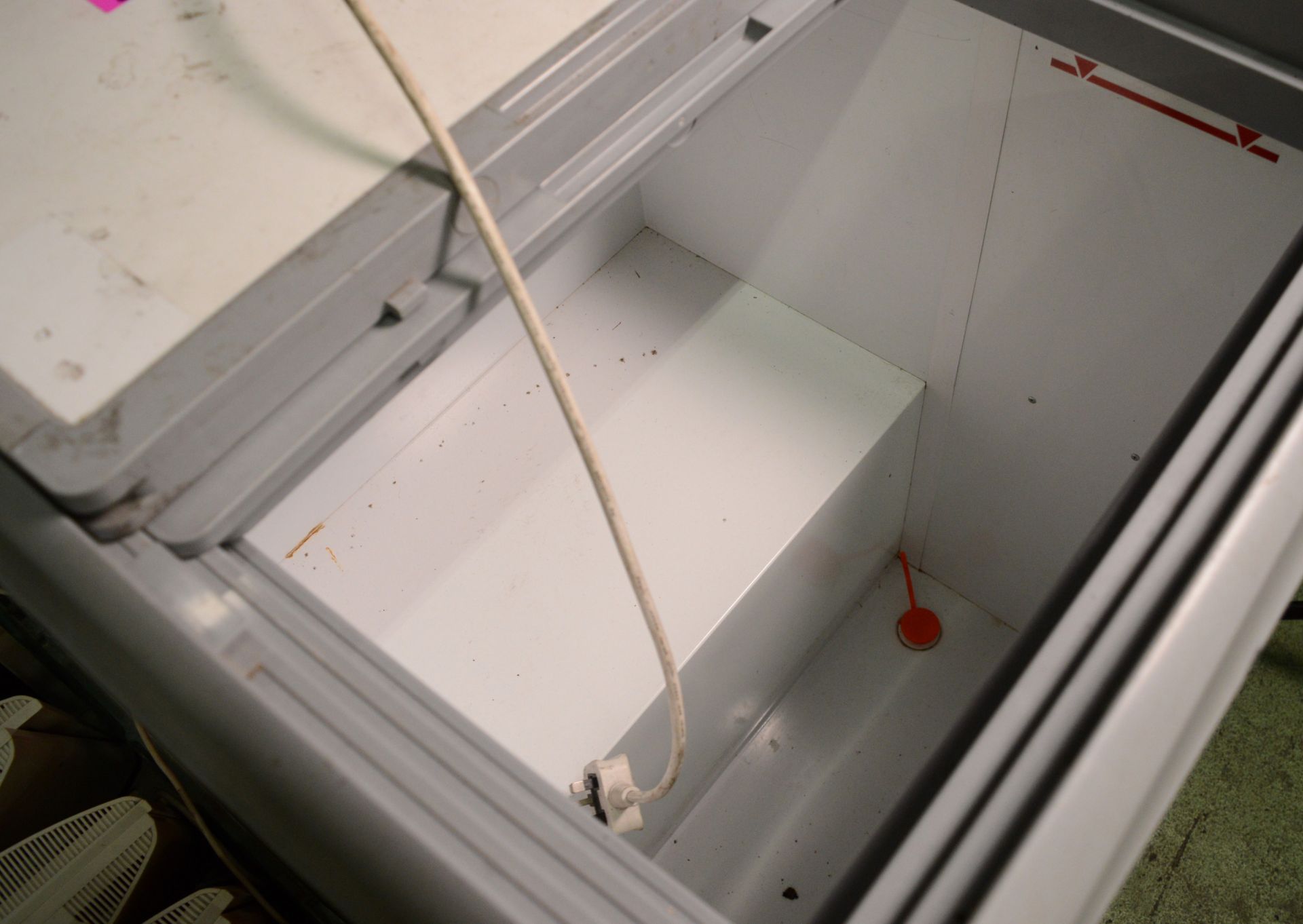 Small Ice Lolly Freezer. - Image 2 of 2