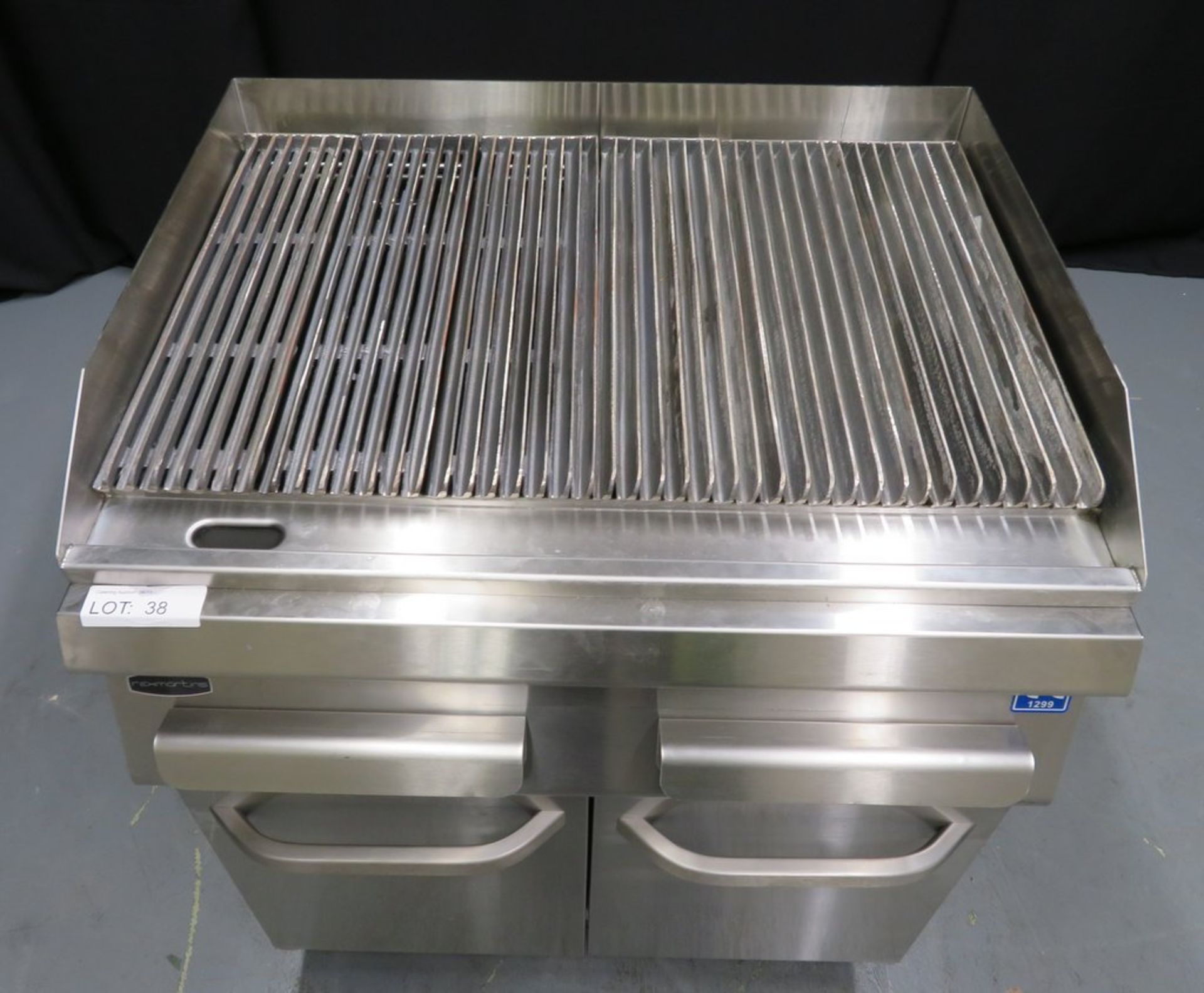 Heavy duty radiant chargrill with humidity feature, model G7V200G, gas, brand new no box - Image 4 of 12