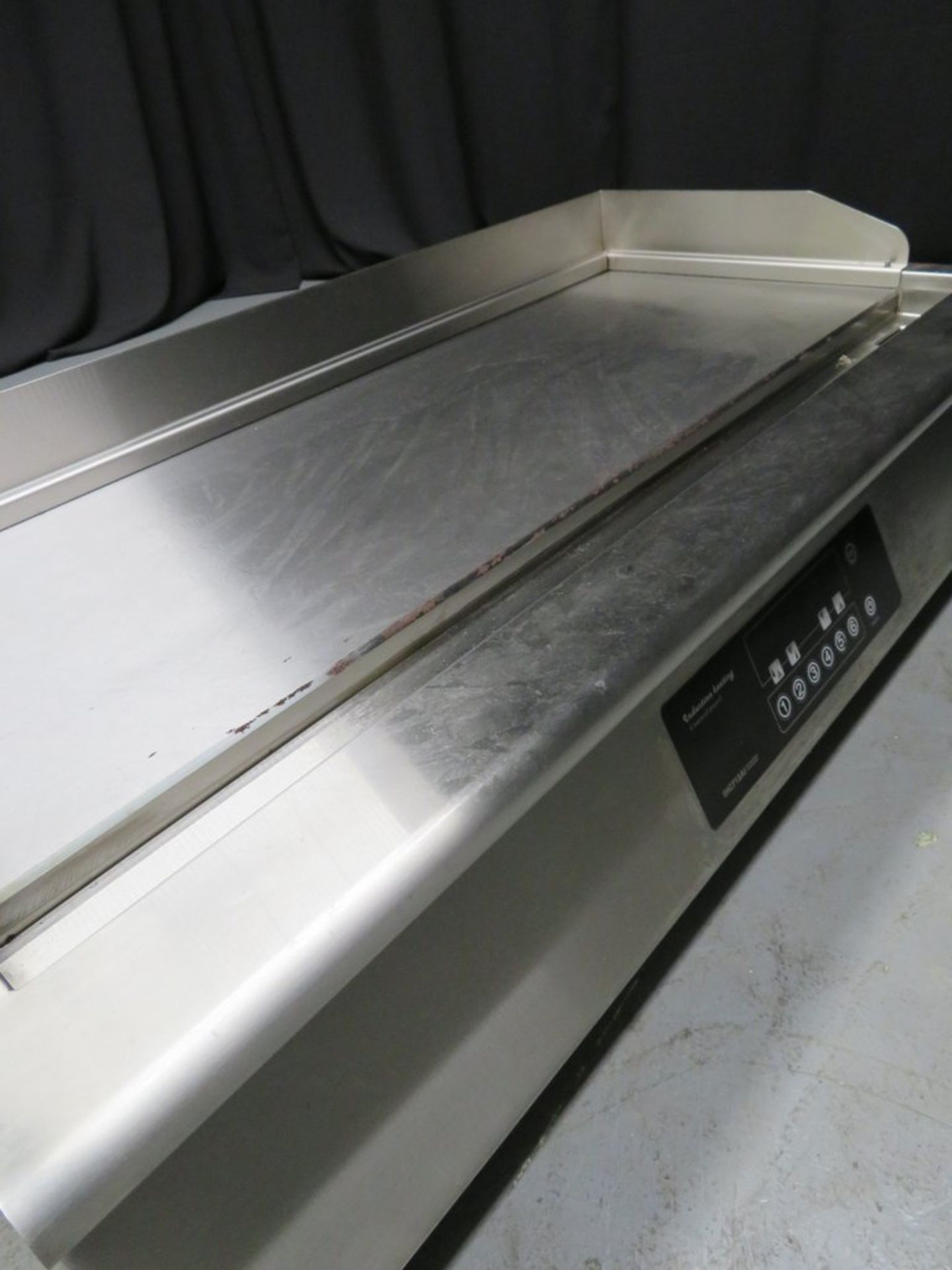 Heavy duty countertop induction griddle (smooth), model RDE-FG-12A, 3 phase, brand new & boxed - Image 5 of 8