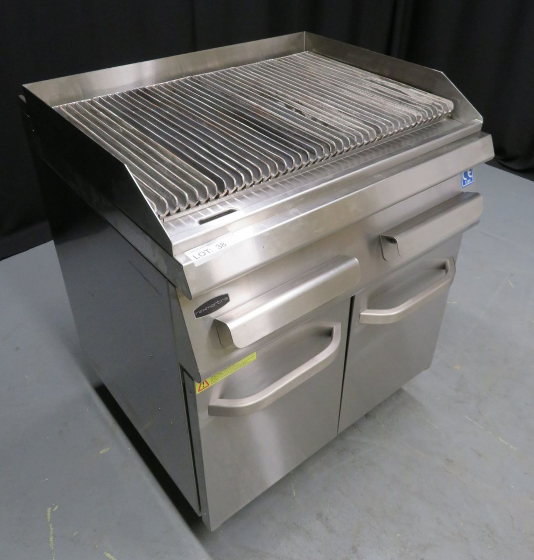 Heavy duty radiant chargrill with humidity feature, model G7V200G, gas, brand new no box