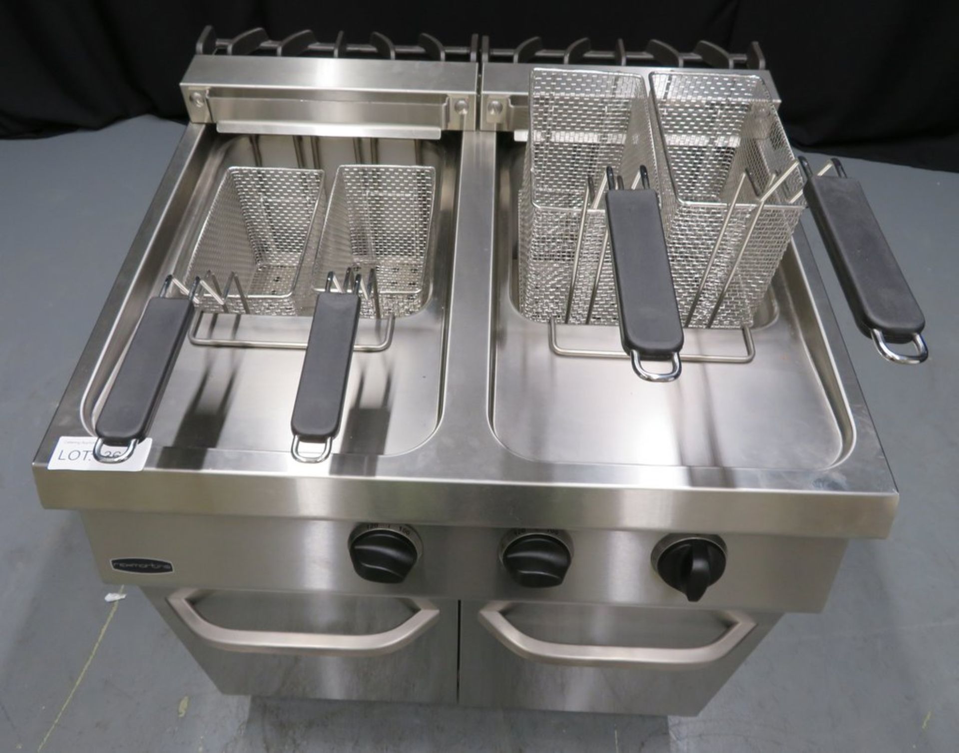 Heavy duty twin tank fryer with cupboard, model G7F200E, 3 phase, brand new no box - Image 4 of 12