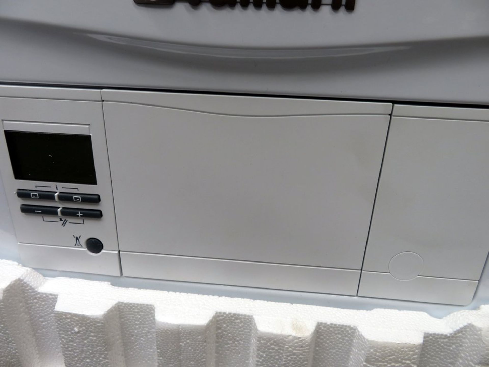 Vaillant 15kw Gas Fired High Efficiency Condensing Natural Gas Boiler. Model: ecoFIT Pure 415. - Image 4 of 12