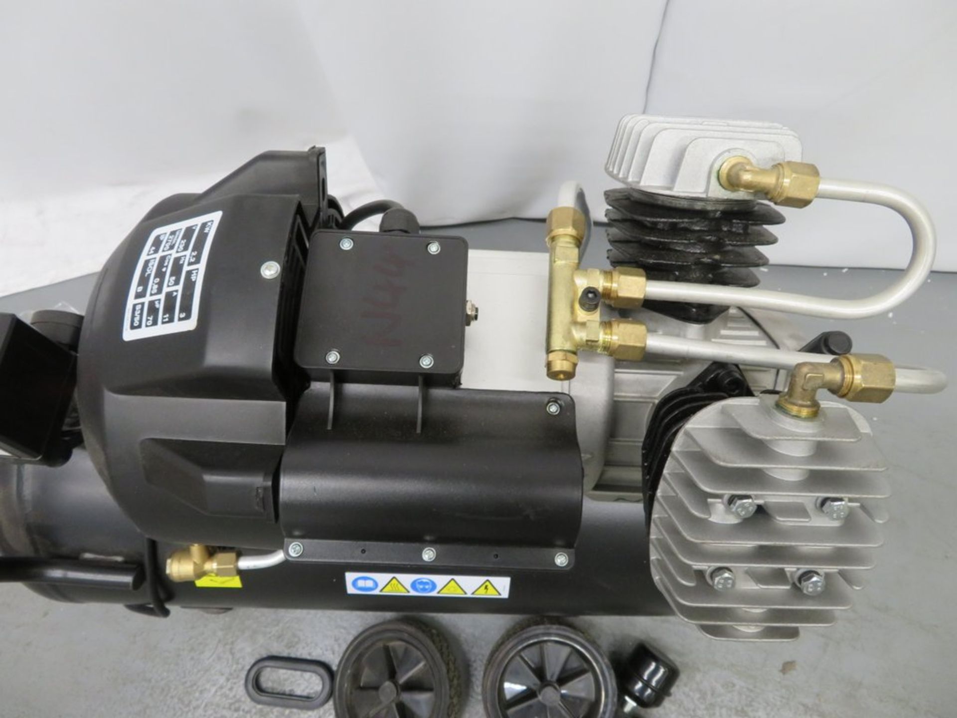 SIP Airmate TN 3/50-D Oil Lubricated Air Compressor 14 CFM. - Image 3 of 14