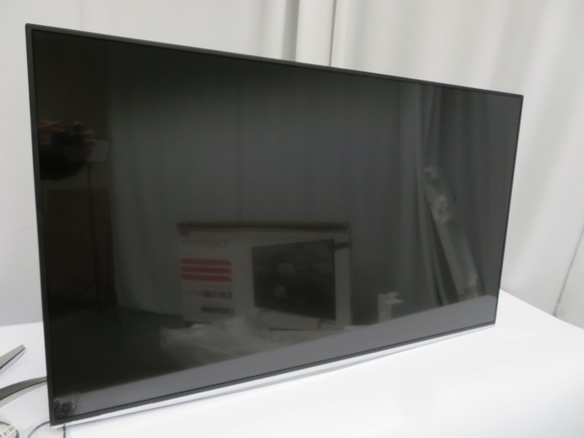 Digihome 55" Ultra HD LED Smart Television. Model: 55304UHDSM. - Bild 4 aus 17