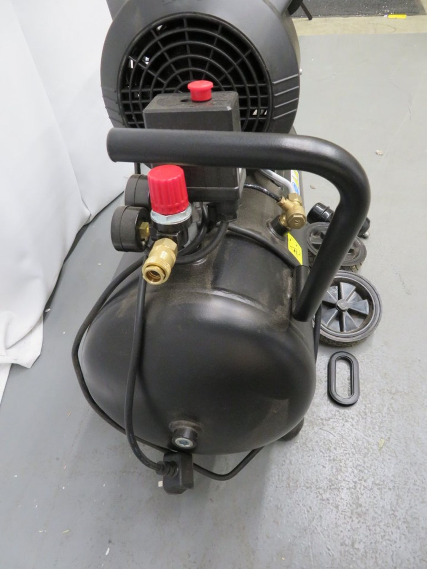 SIP Airmate TN 3/50-D Oil Lubricated Air Compressor 14 CFM. - Image 4 of 14