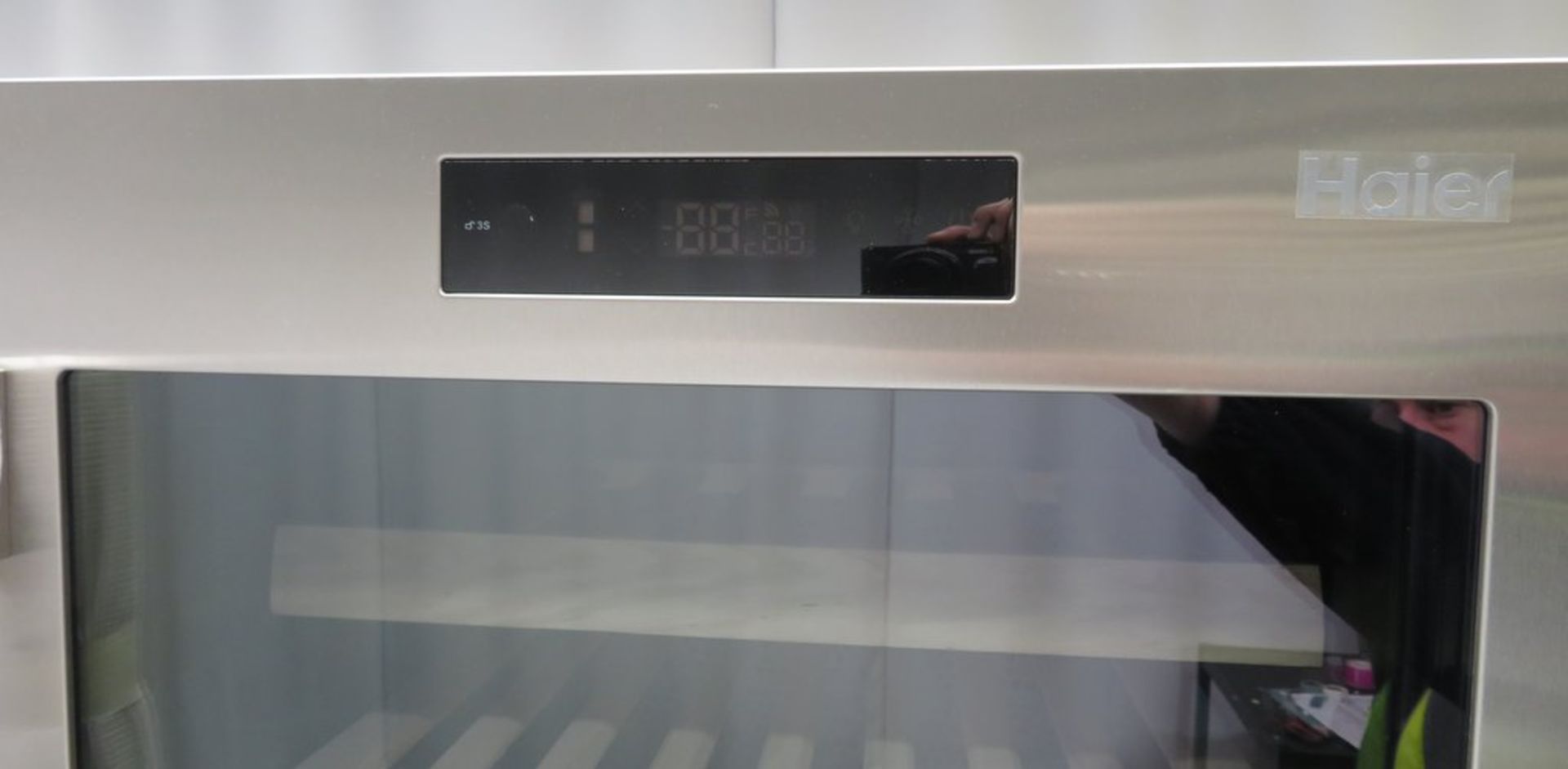 Haier 151 Bottle Dual Control Wine Cooler. Model:WS151GDBI. 220-240v. Stainless Steel Finish. - Image 3 of 12