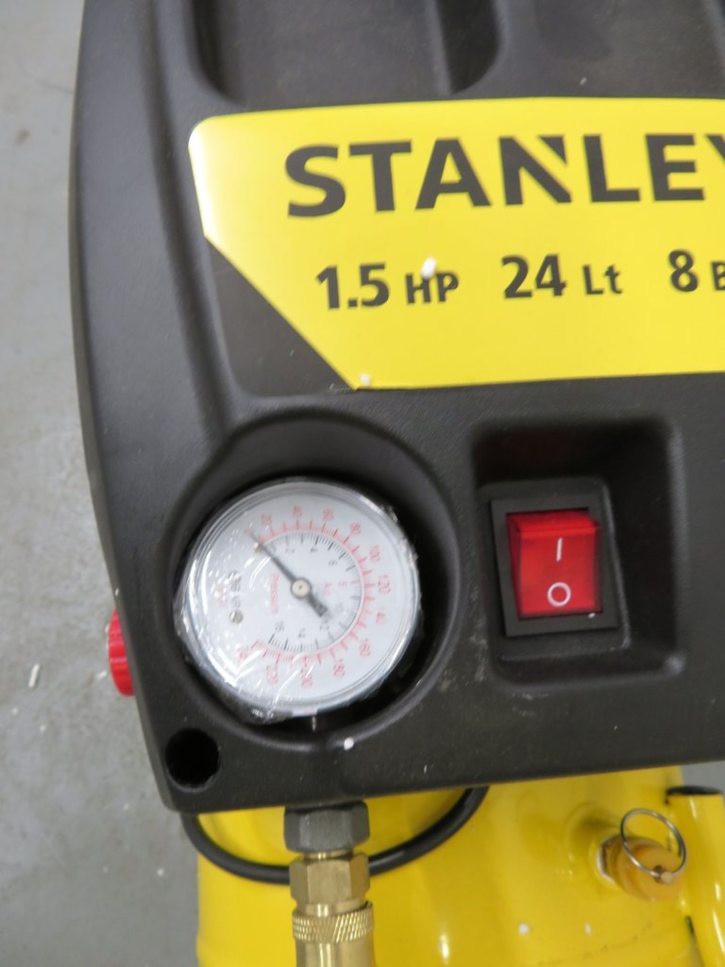 Stanley 24 Litre Electrical Air Compressor, With Accessories Kit. Model: 8216035SCR011. 230v. - Bild 4 aus 14