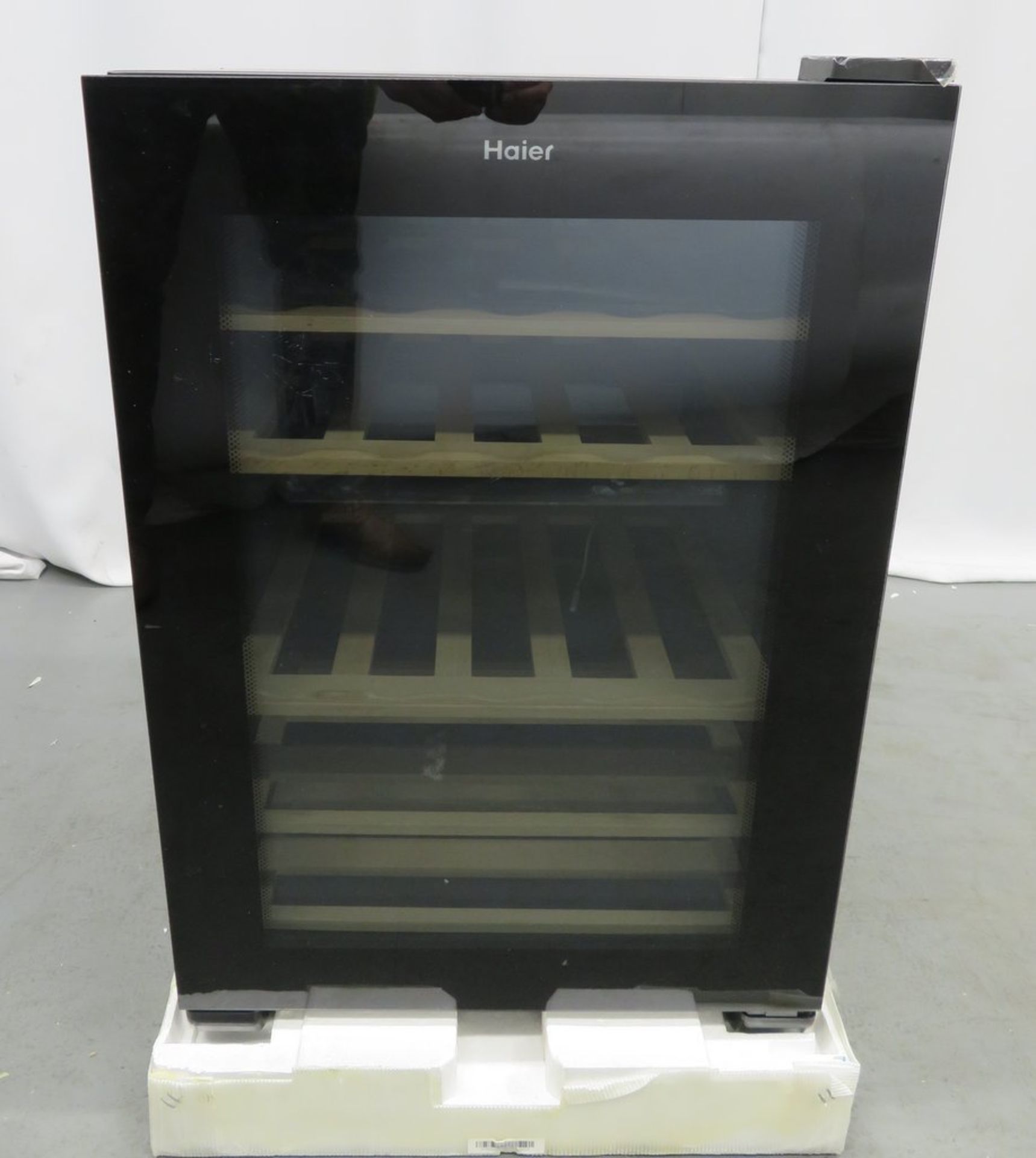 Haier 25 Bottle Under Worktop Wine Cooler. Model: WS25GA. 220-240v.