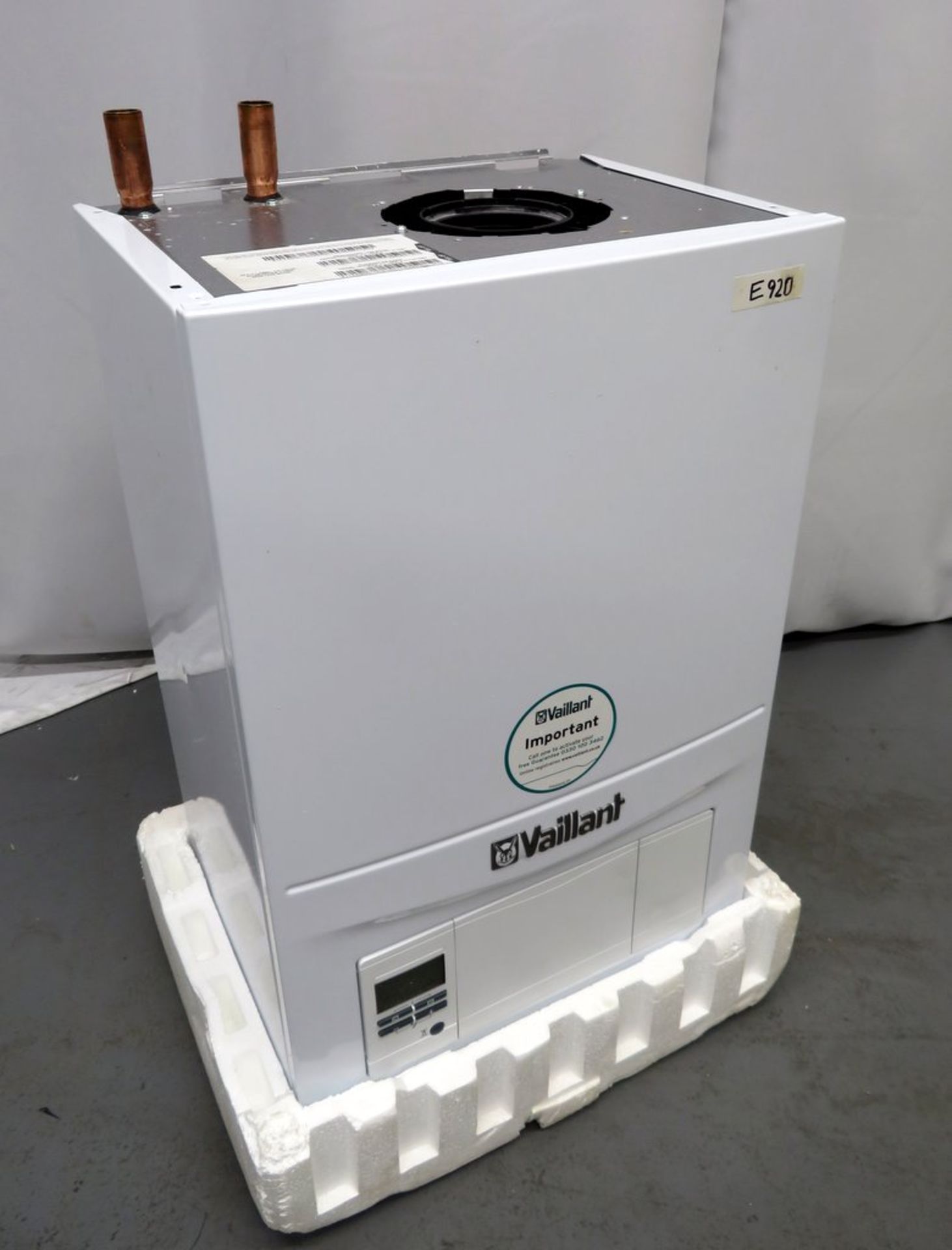 Vaillant 15kw Gas Fired High Efficiency Condensing Natural Gas Boiler. Model: ecoFIT Pure 415. - Image 2 of 12