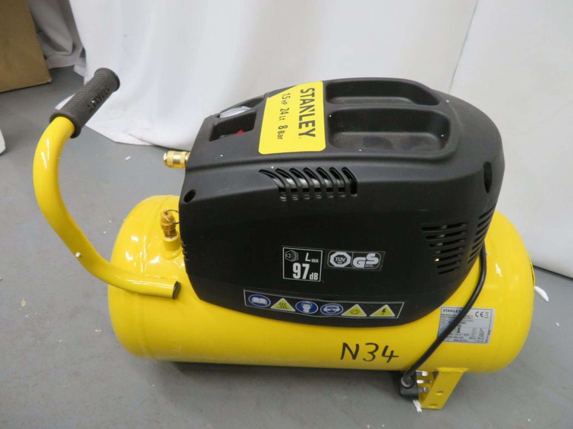 Stanley 24 Litre Electrical Air Compressor, With Accessories Kit. Model: 8216035SCR011. 230v. - Image 5 of 14