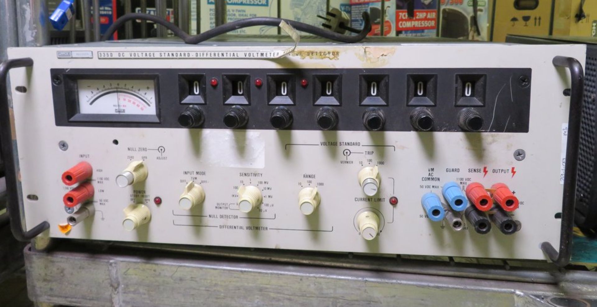 Fluke 3350 DC Voltage Standard Differential Voltmeter Null Detector