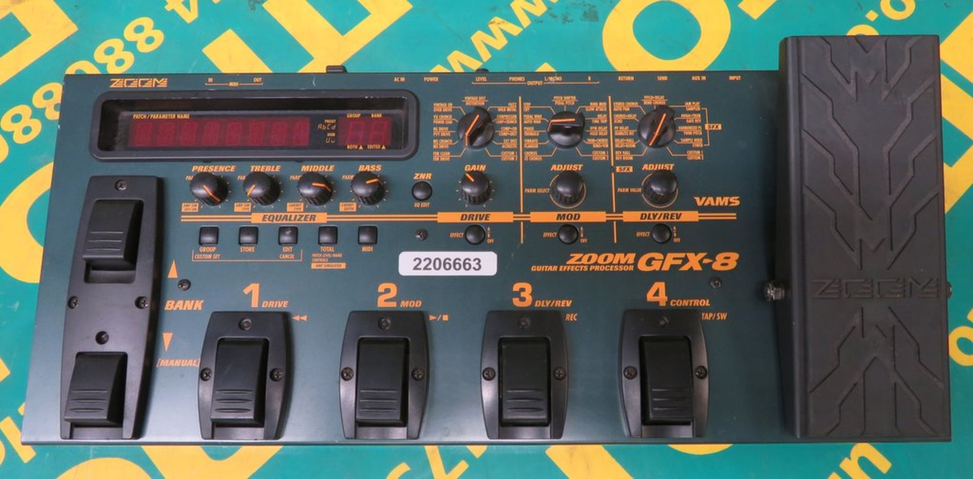 Zoom Guitar Effects Processor GFX-8. - Image 2 of 8