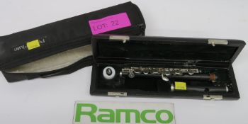 Pearl Flute PFP-105 Piccolo Complete With Case.