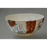 A Worcester Scarlet Japan pattern porcelain bowl, third quarter 18th century, circular, of scalloped