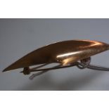 Ronald Hayes Pearson, a 14ct gold brooch of asymmetric form, stamped 14k Pearson. Length 50mm, 9.5