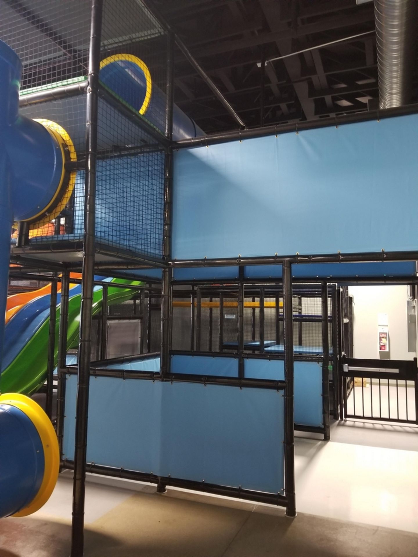 Kids Play Center with Climbing Wall, Slides, race track Fully Dismantled - Image 5 of 6