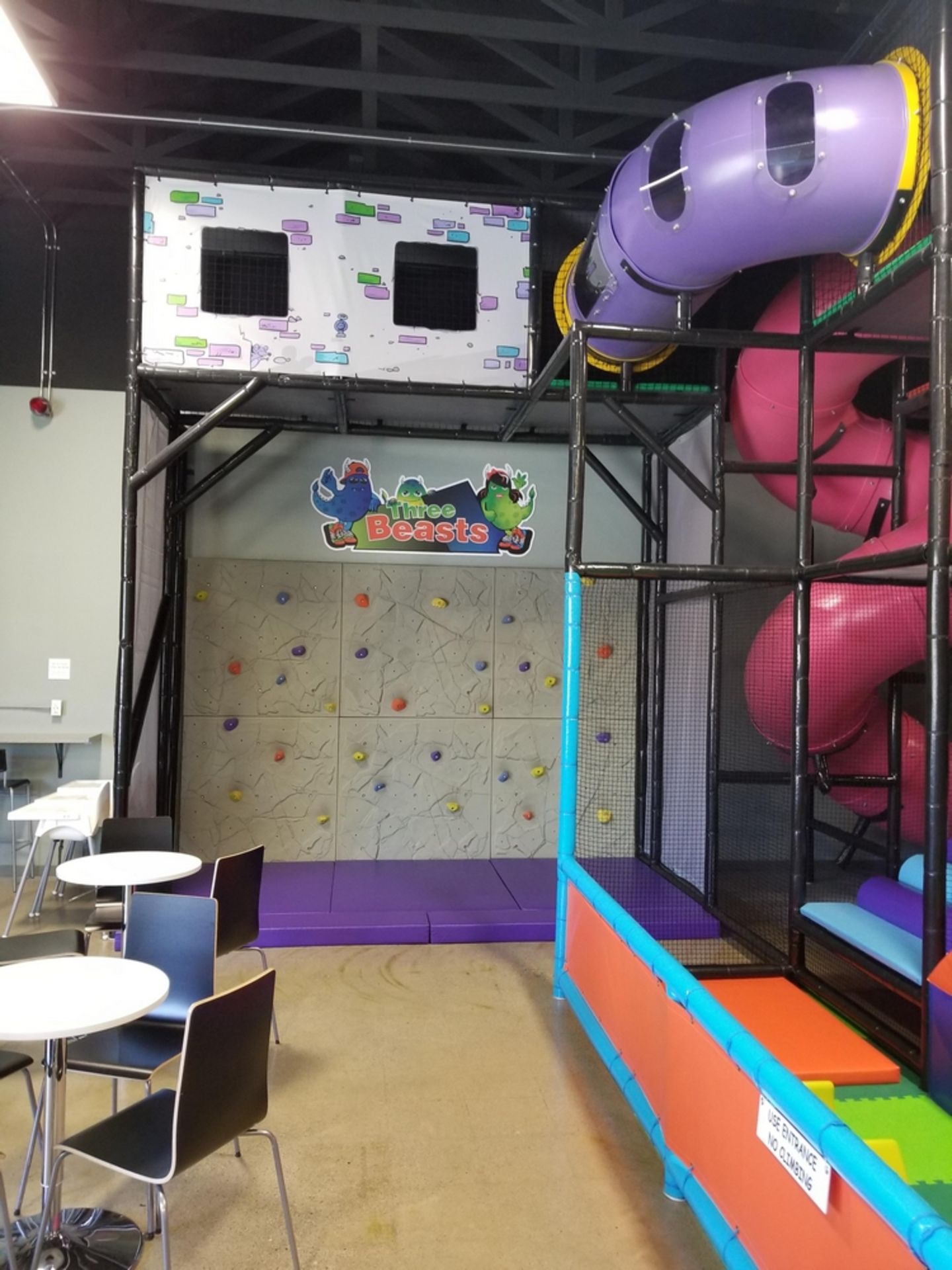 Kids Play Center with Climbing Wall, Slides, race track Fully Dismantled - Image 4 of 6