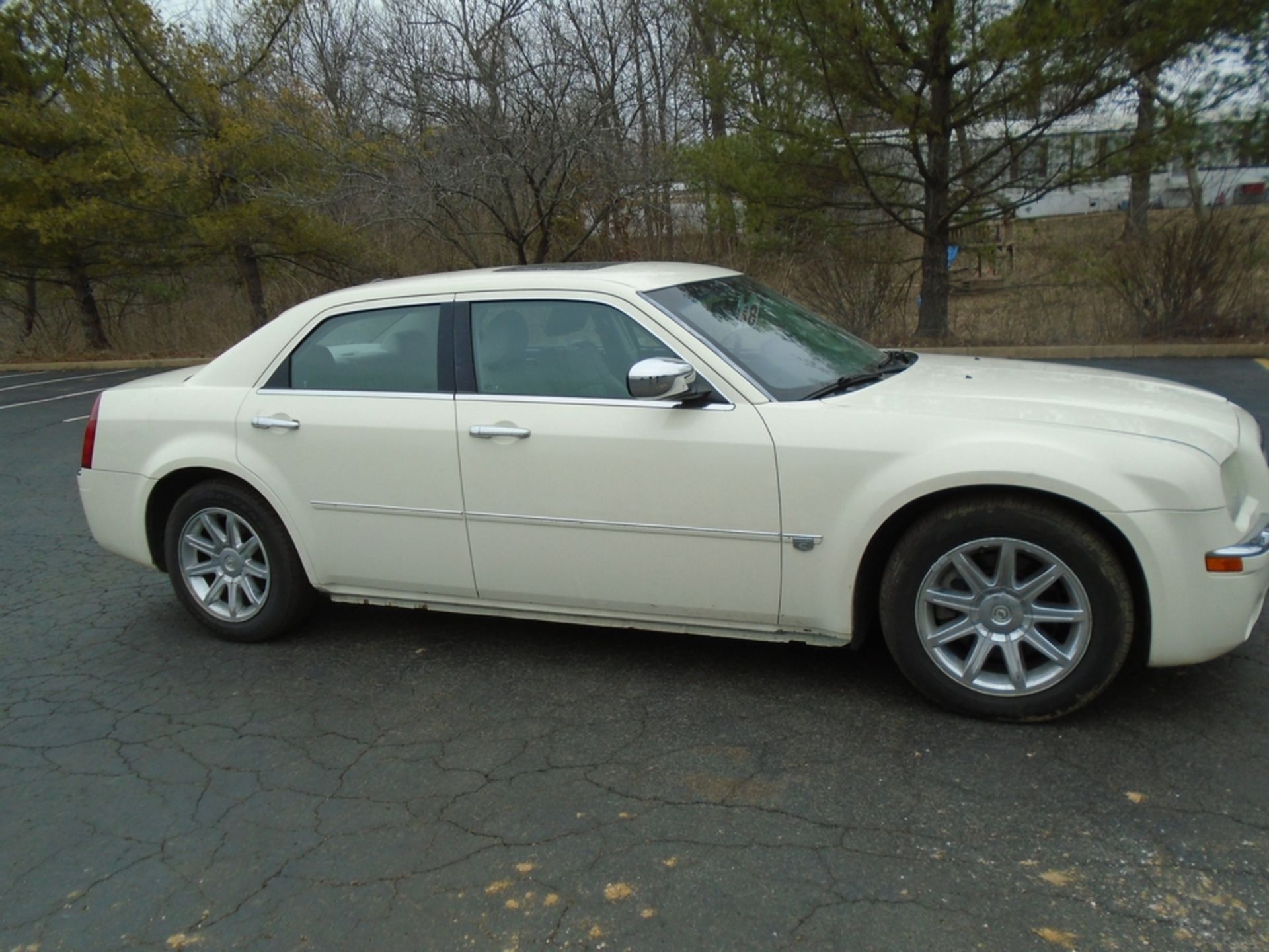 2005 Chrysler 300C Leather Interior Brand New Tires Full Spare Tire AC, Navigation, Blue Tooth - Image 3 of 13