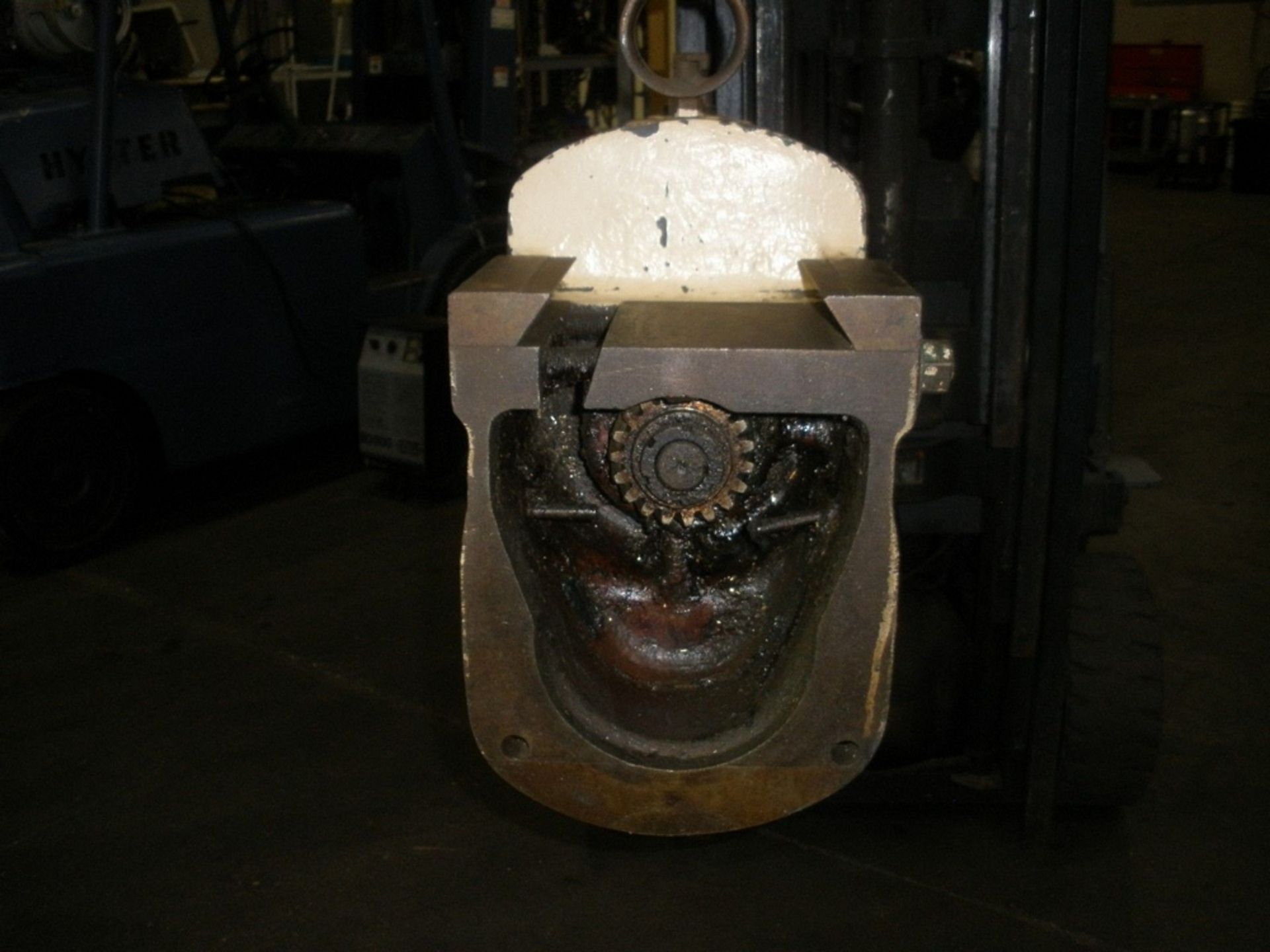 Cincinnati #50 Taper Vertical Milling Head Top Of The Dove Tail 6 1/8” Wide Bottom Of The Dove - Image 4 of 5