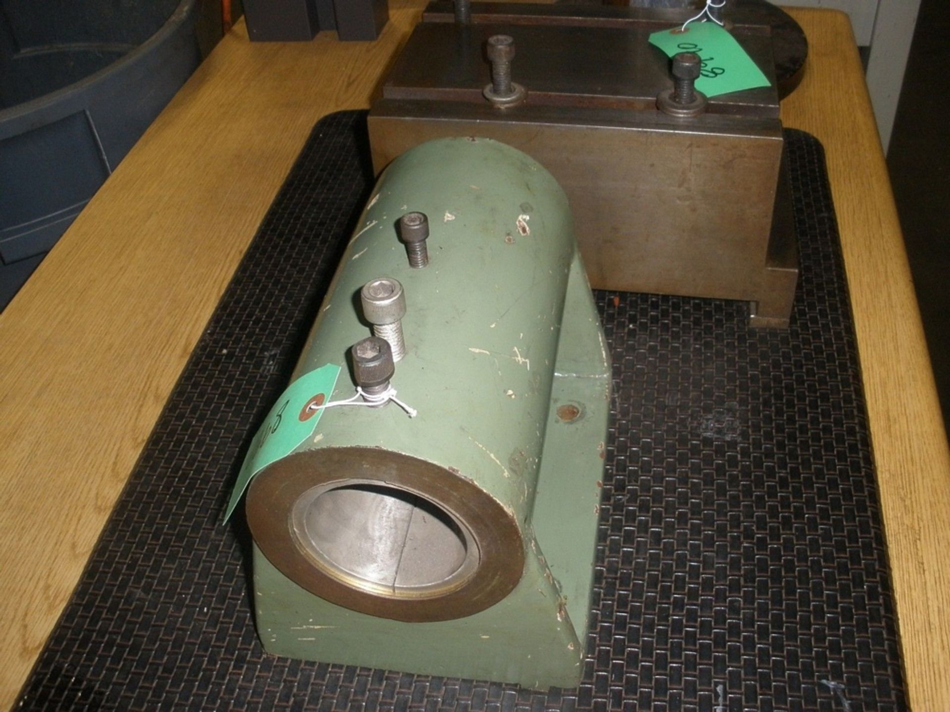 Kingstone HR2000 Engine Lathe Boring Bar Tool Post with Riser 3 1/2" iD Center Line without Riser 5" - Image 3 of 4