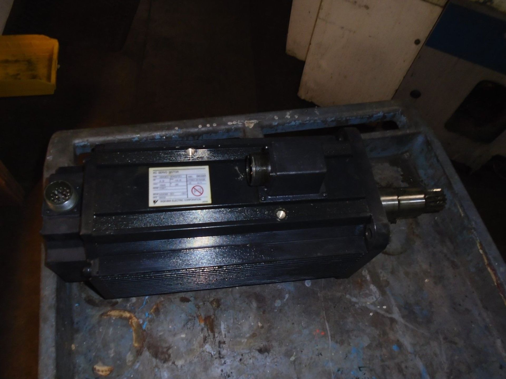 Yaskawa AC Servo Motor USAGED-30AS2TEX W/ Encoder