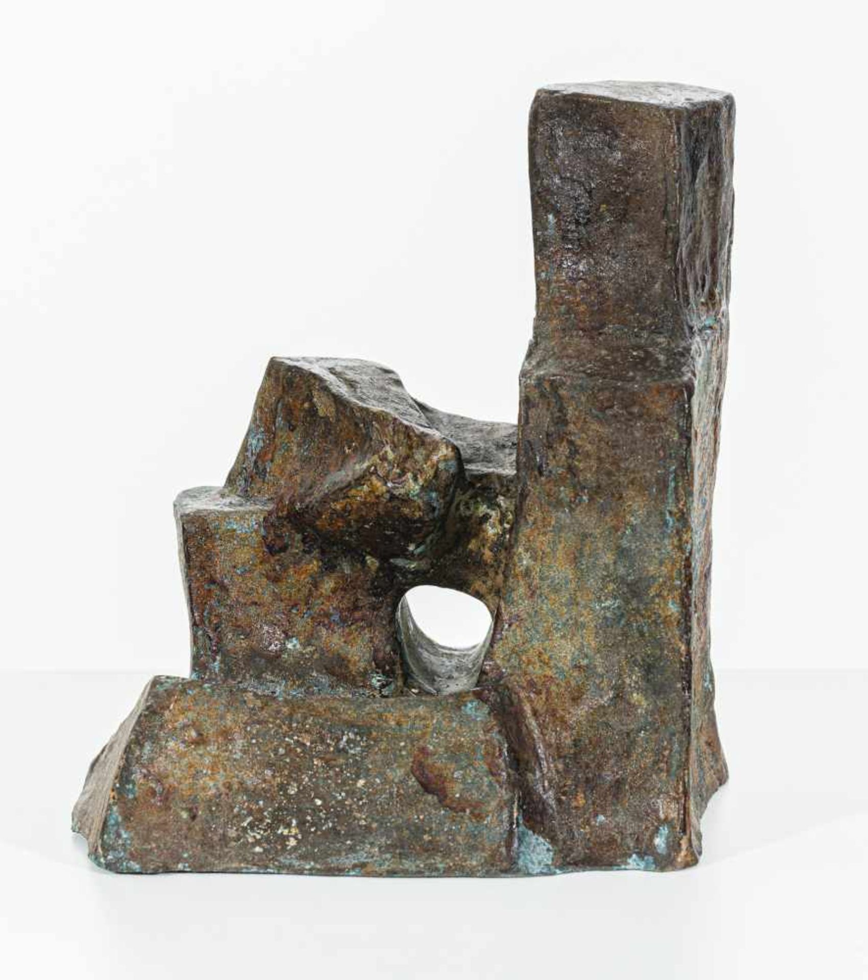 Fritz WotrubaWien 1907 - 1975 WienKleine sitzende FigurBronze patiniert / bronze patinated21 x 17,