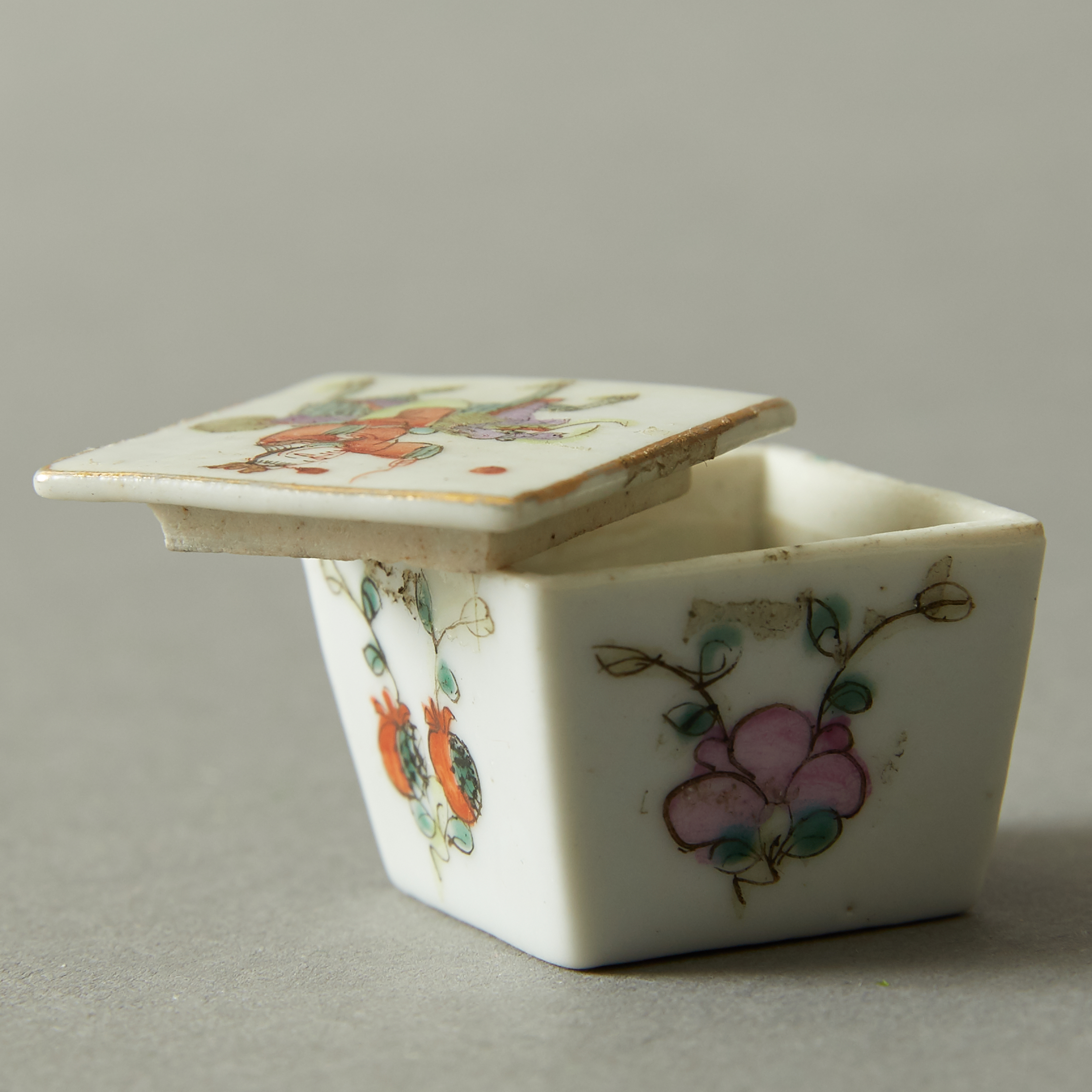 Grp 4: 19th c. Chinese Famille Rose Porcelain Plates Pill Box - Image 4 of 7