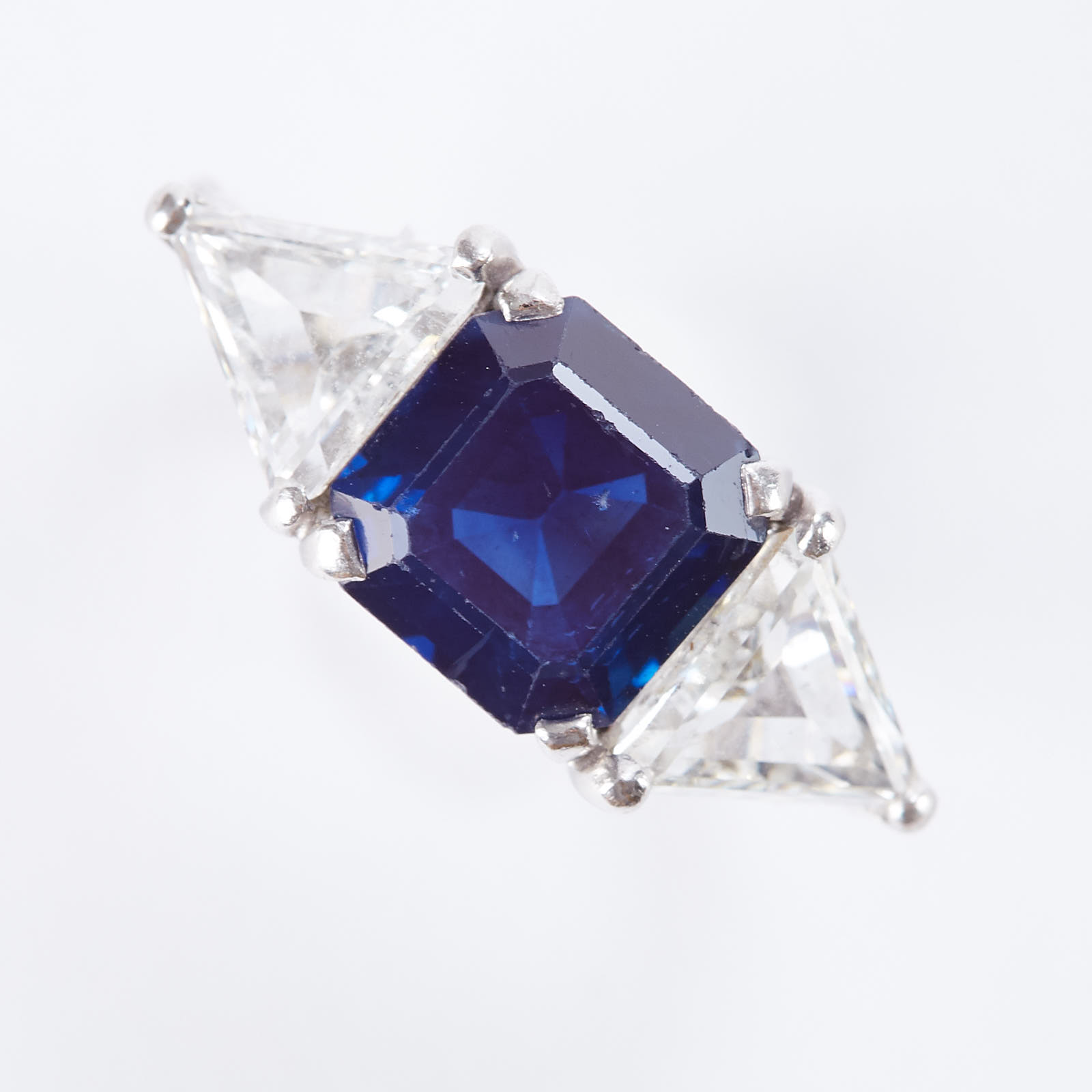 Sapphire and Diamond Ring - Image 2 of 3