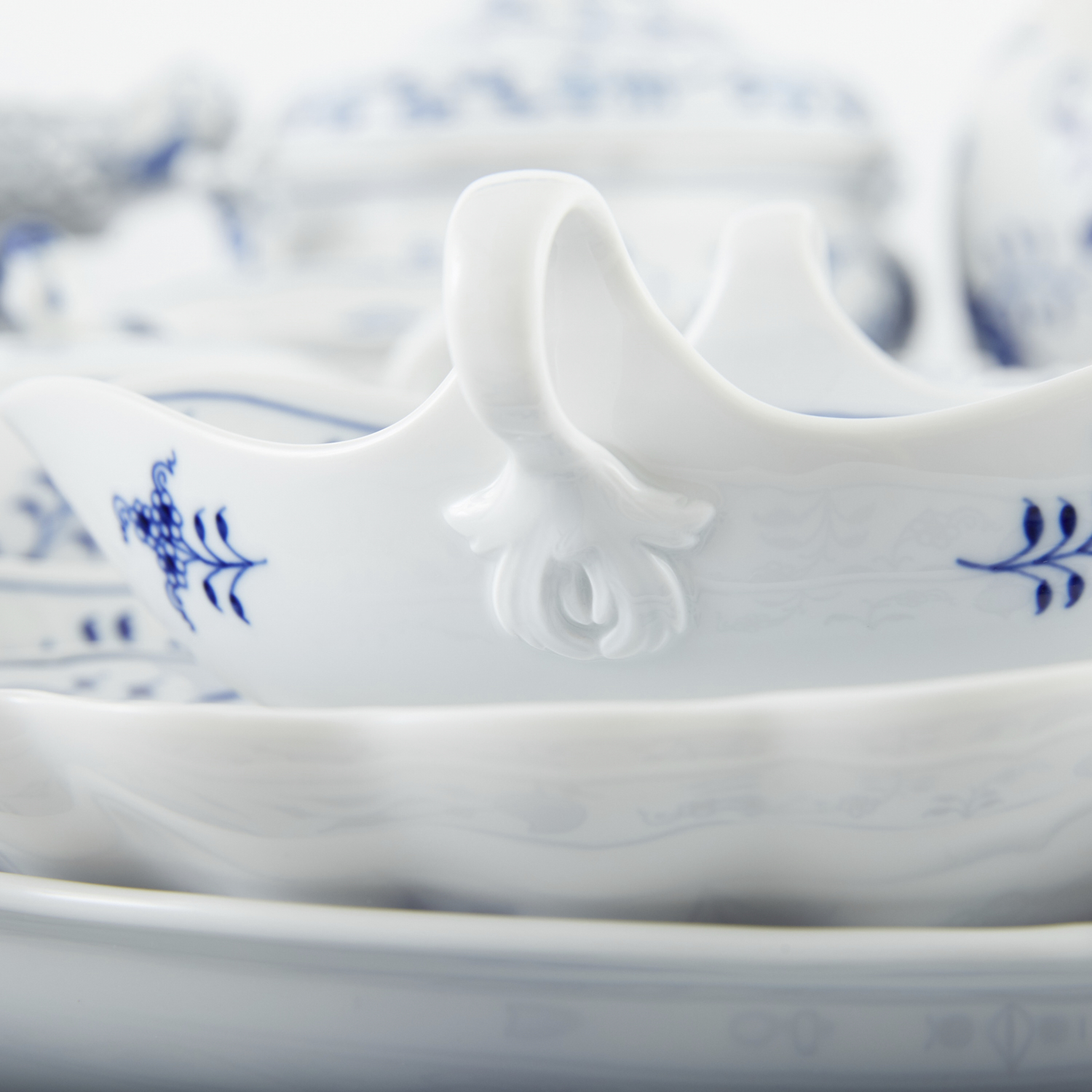 Meissen Blue Onion Porcelain Dinner Service - Image 6 of 9