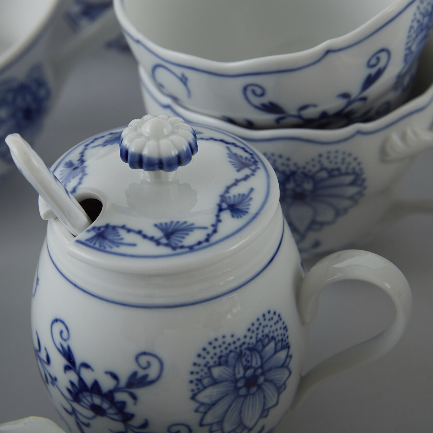 Meissen Blue Onion Porcelain Dinner Service - Image 4 of 9