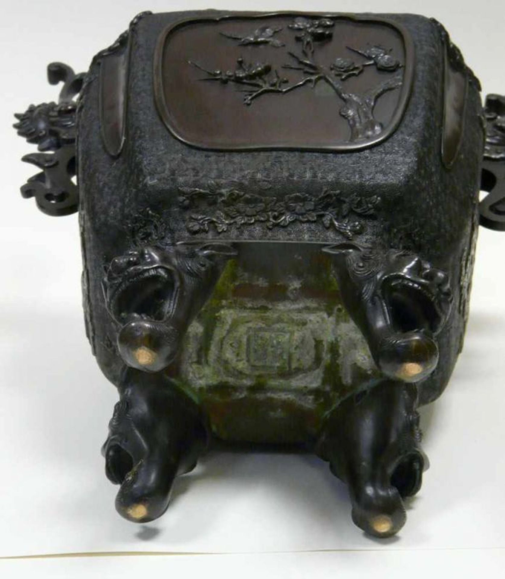 Großes Räuchergefäß ChinaChina, Bronze, seit ca. 1860 in Familienbesitz. Großer Weihrauchbrenner auf - Bild 3 aus 6