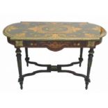 Neoklassizistischer Tisch Wohl Italien, um 1900. Über vier kannelierten, konischen Rundbeinen mit